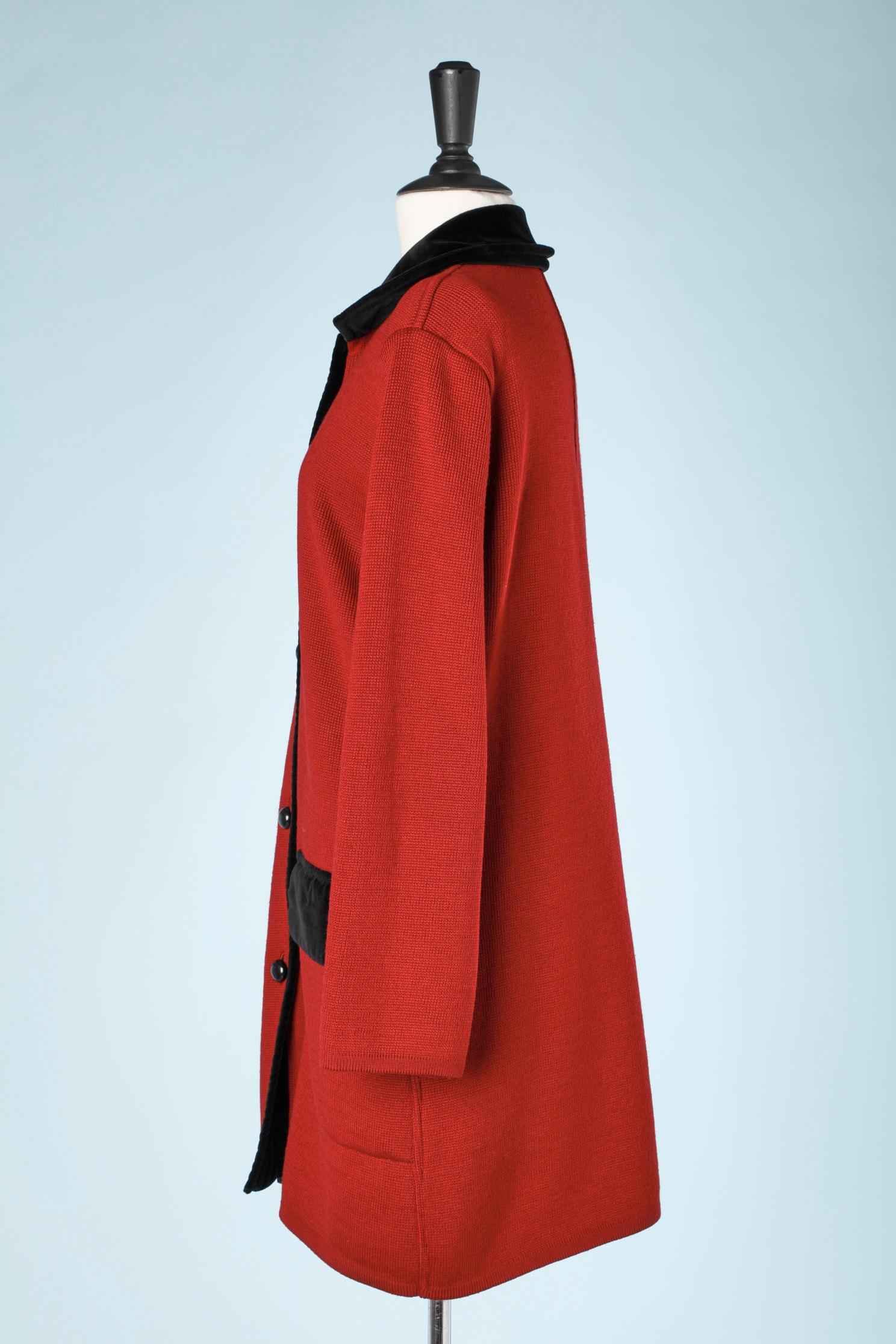 Rouge Cardigan long en maille rouge avec détails en velours noir Yves Saint Laurent Rive Gauche  en vente