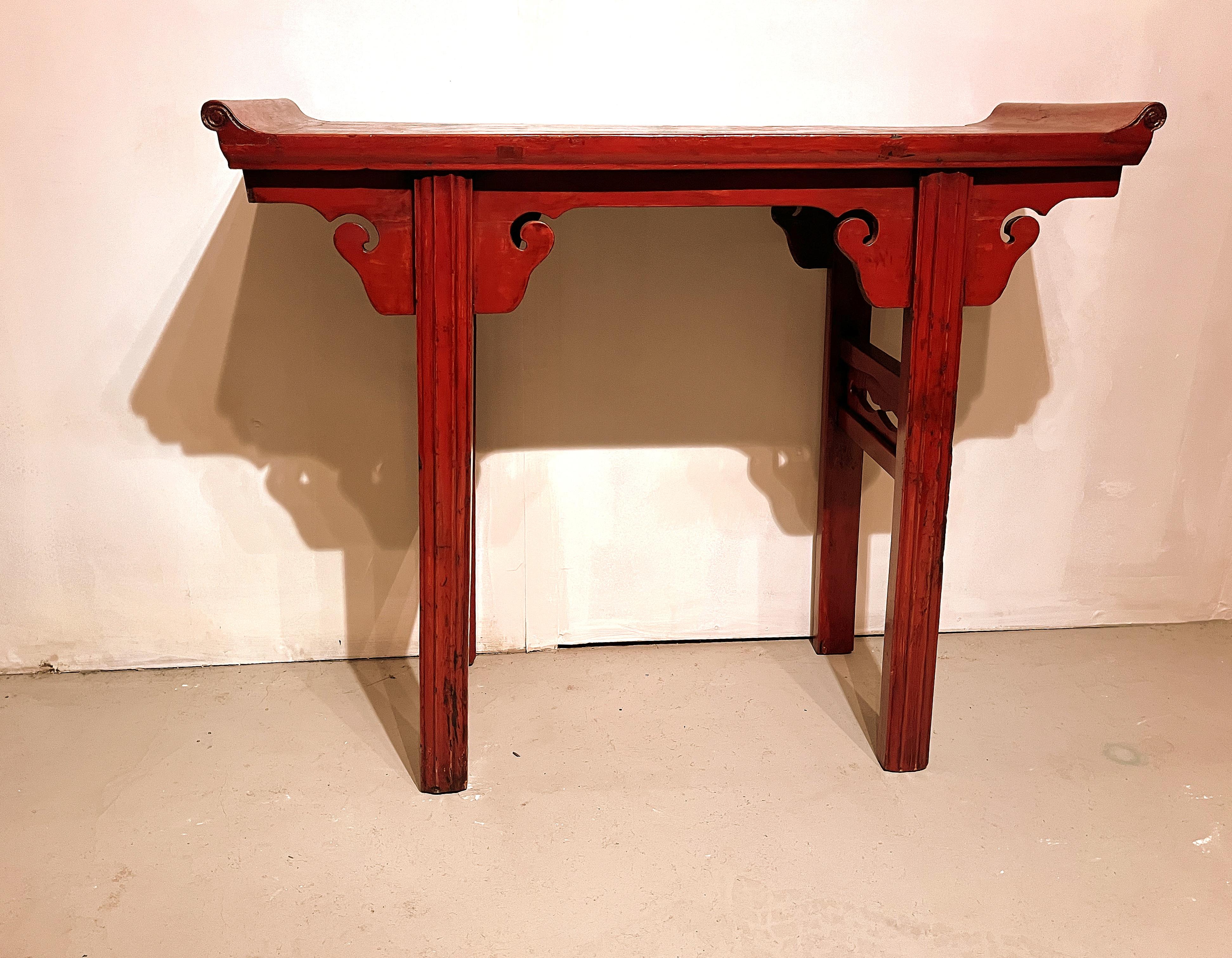 Chinois Table d'autel en laque rouge en vente