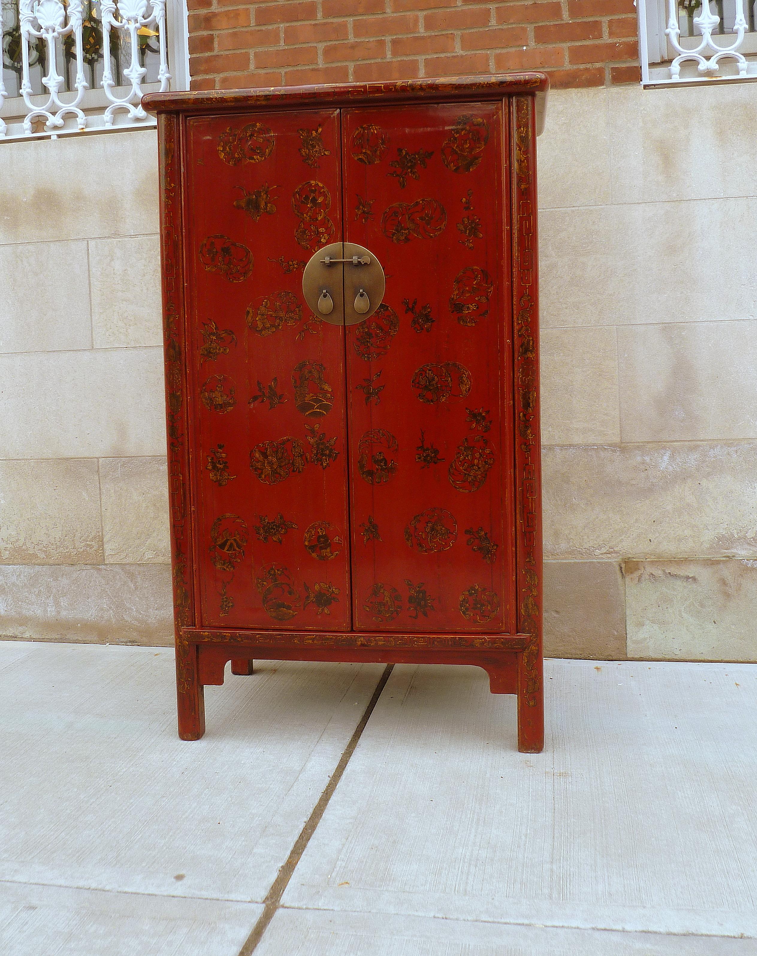 Chinoiserie Red Lacquer Cabinet with Gilt Motif For Sale