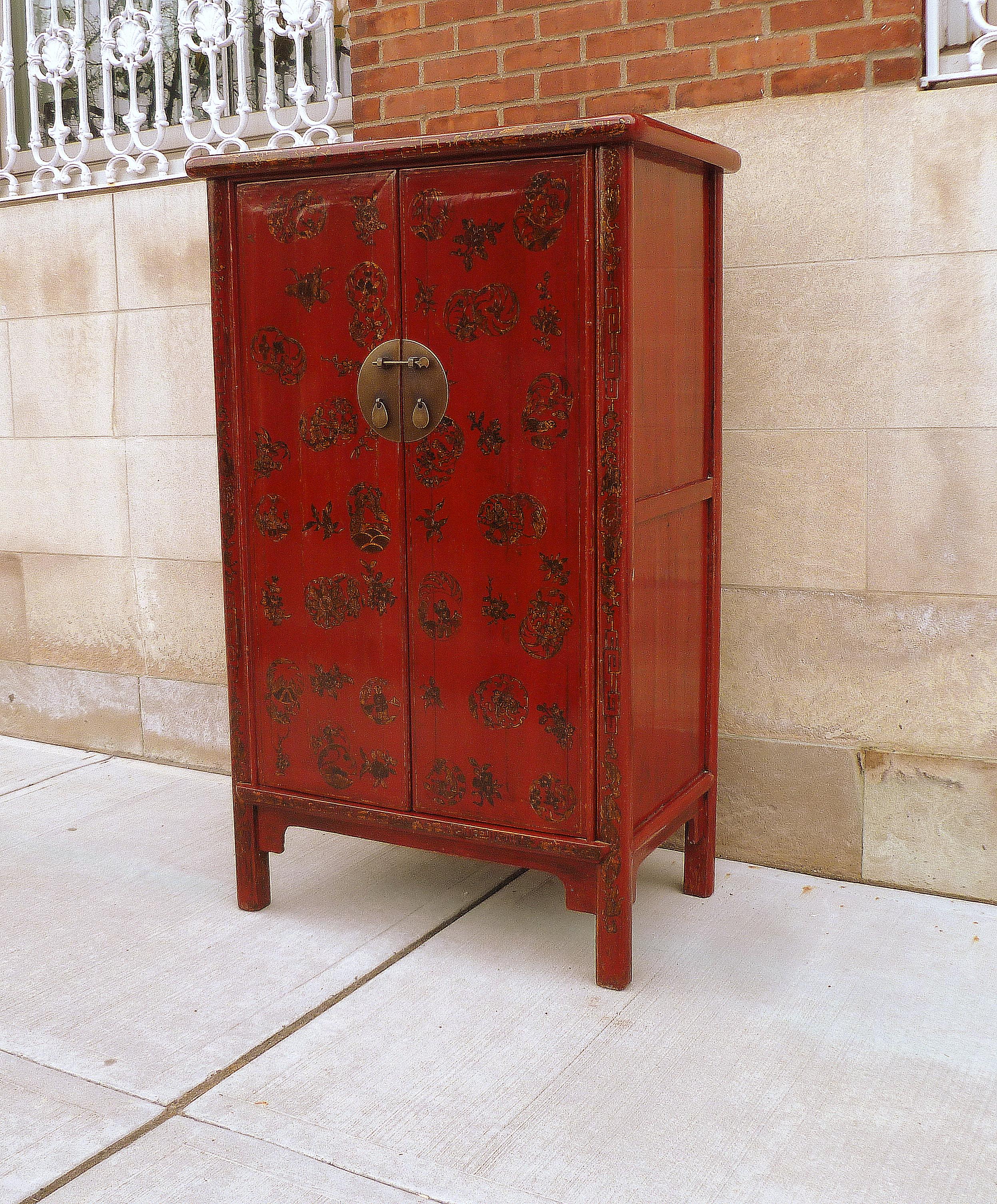 Chinese Red Lacquer Cabinet with Gilt Motif For Sale