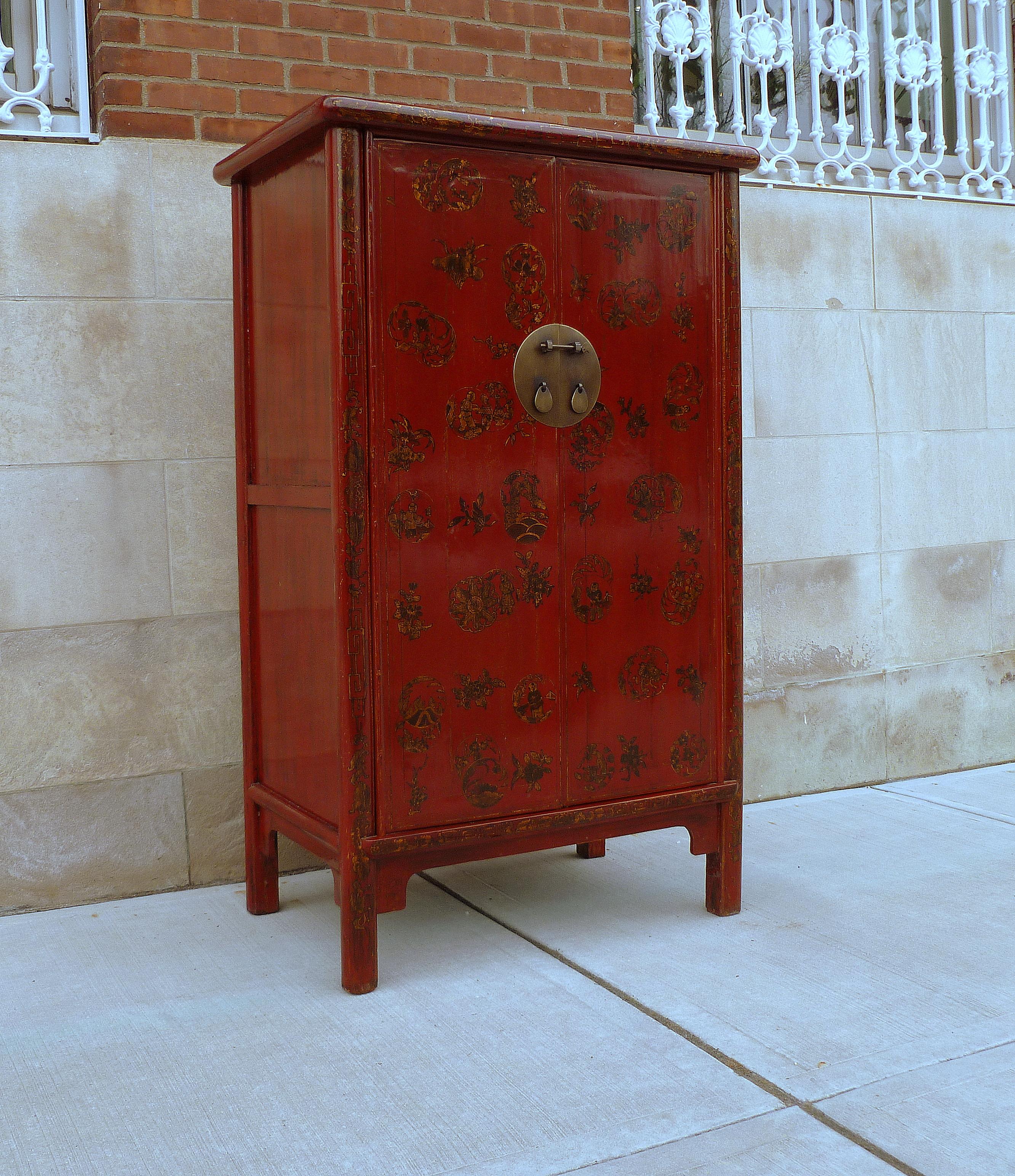 Early 20th Century Red Lacquer Cabinet with Gilt Motif For Sale