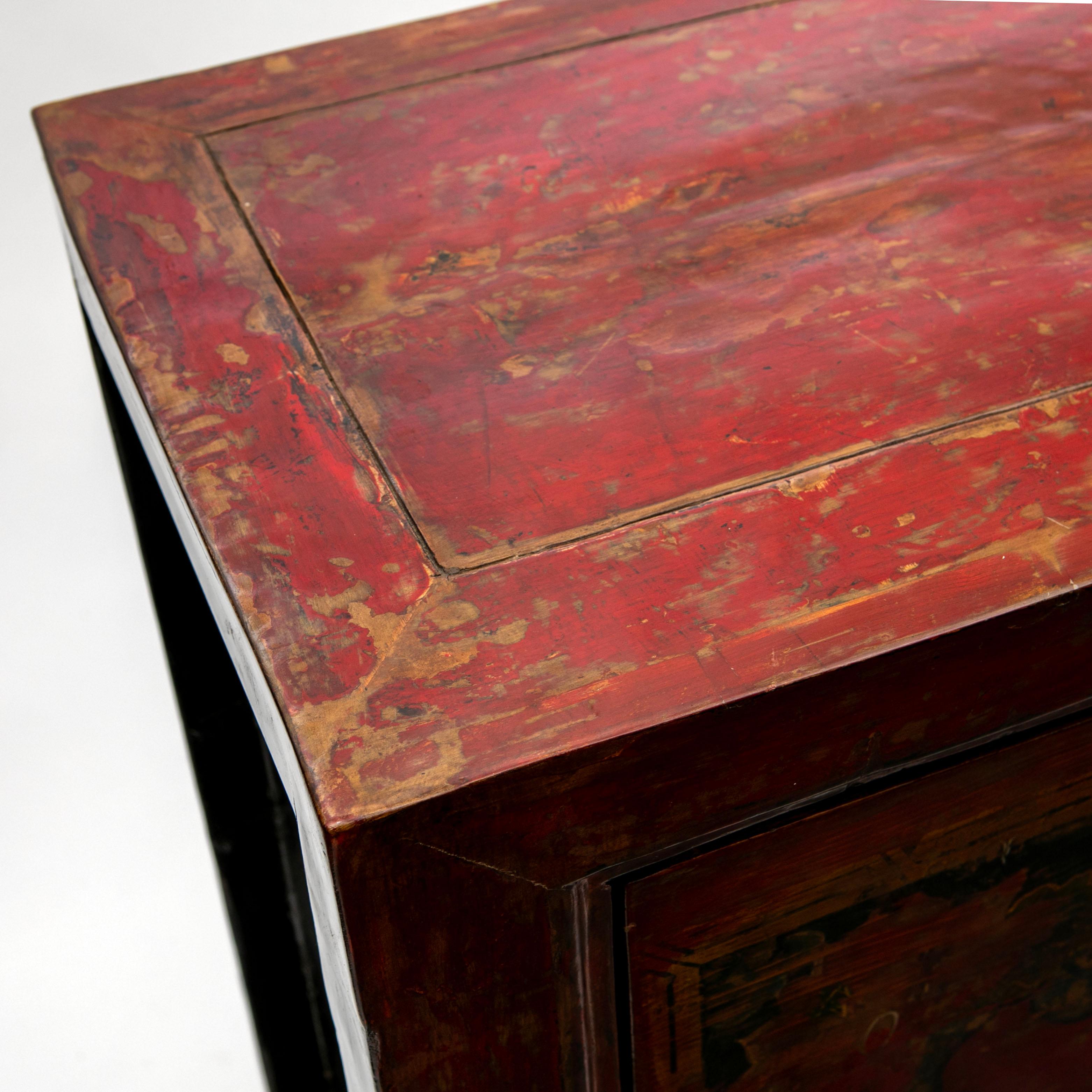 Armario de laca roja con decoraciones originales pintadas a mano, provincia de Gansu en venta 3