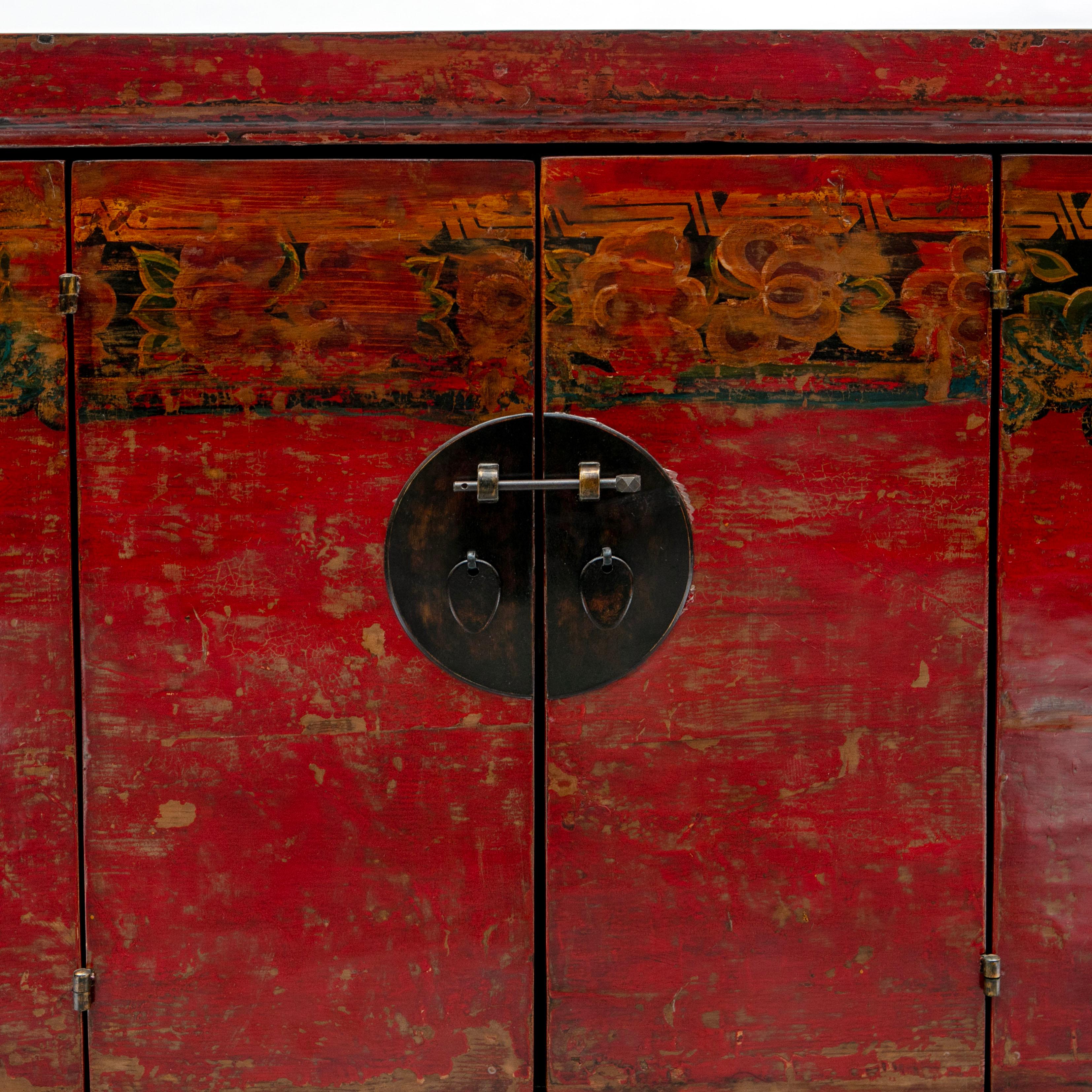 Armario de laca roja con decoraciones originales pintadas a mano, provincia de Gansu Olmo en venta