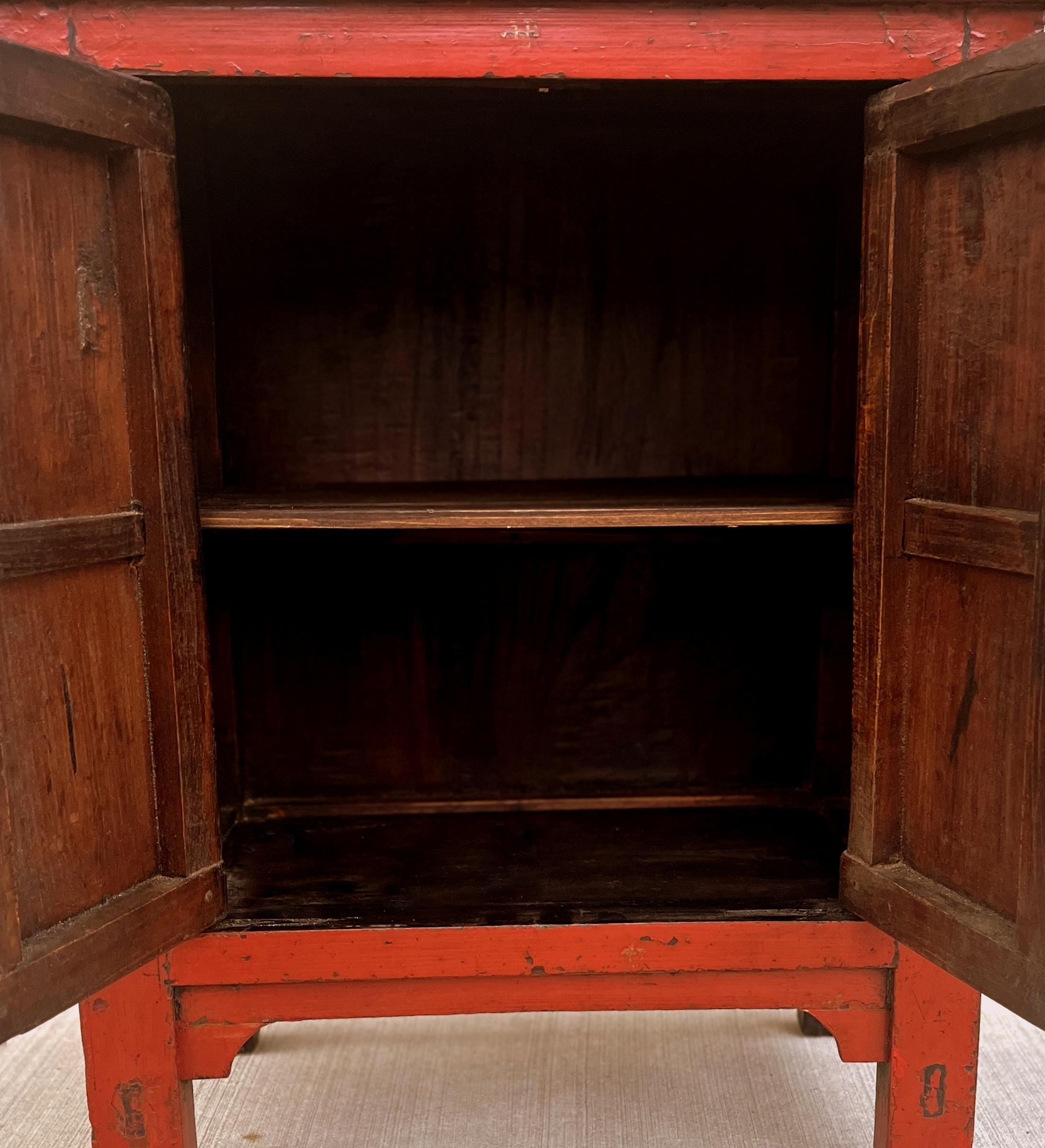 Red Lacquer Chest  For Sale 3