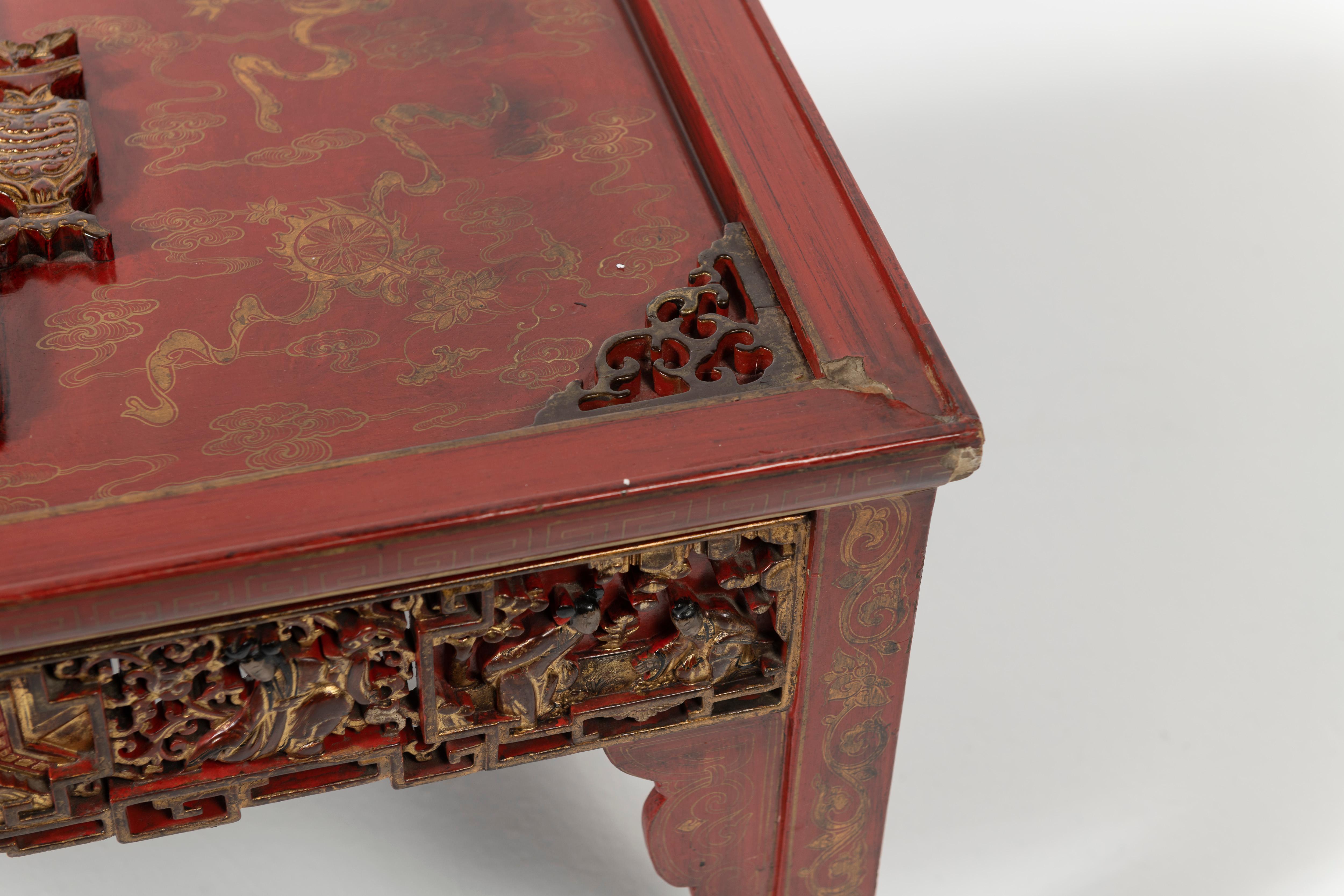 Table basse Chinoiserie en laque rouge en vente 1