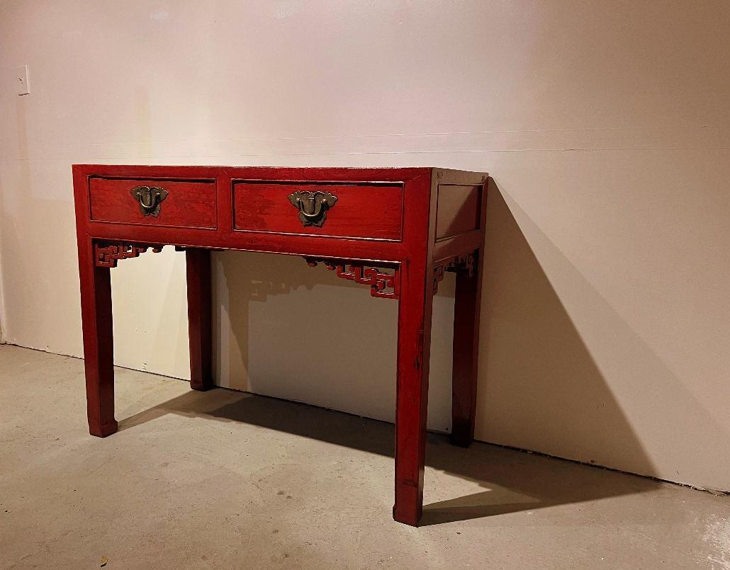 Rot lackierter Schreibtisch im Angebot 3