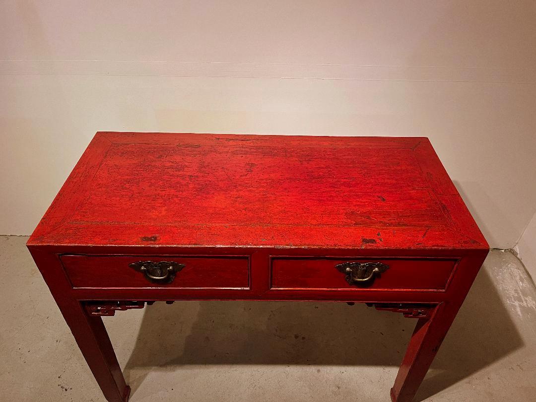 Rot lackierter Schreibtisch (Frühes 20. Jahrhundert) im Angebot