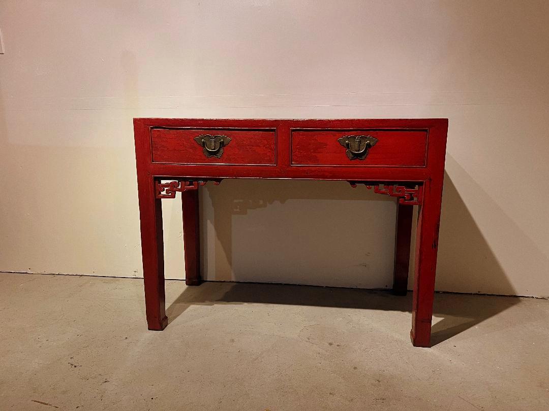 Rot lackierter Schreibtisch im Angebot 1