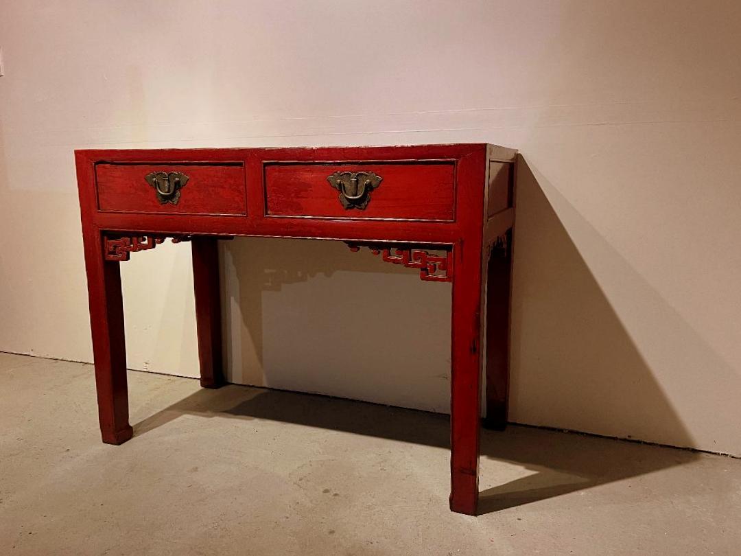 Rot lackierter Schreibtisch im Angebot 2