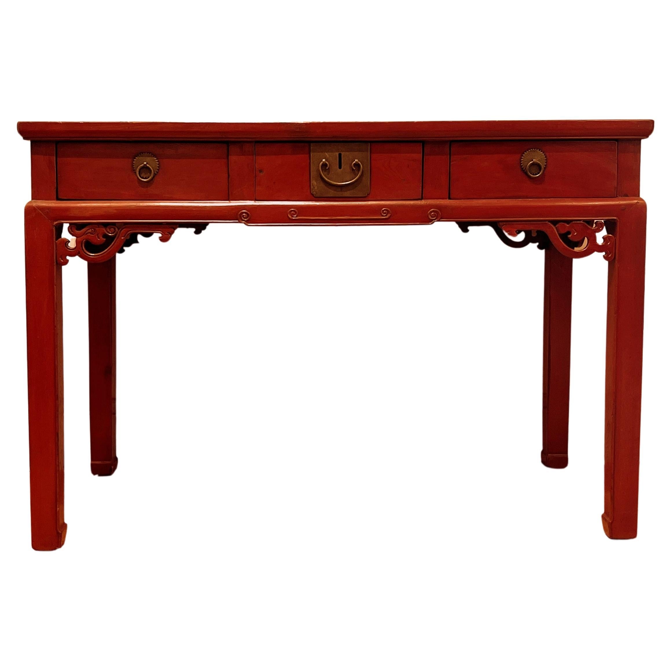Bureau en laque rouge