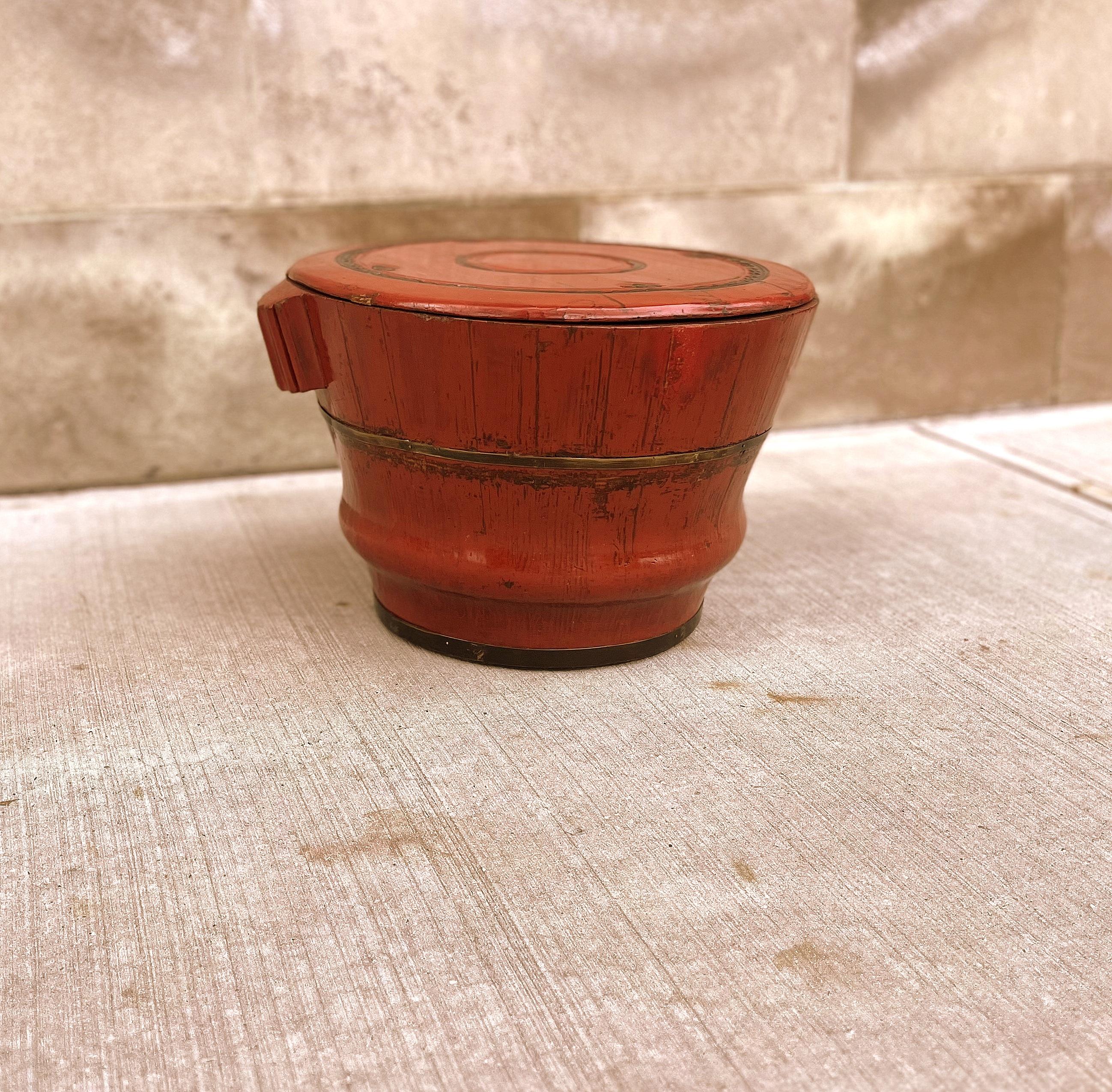 Red Lacquer Grain Container In Good Condition For Sale In Greenwich, CT