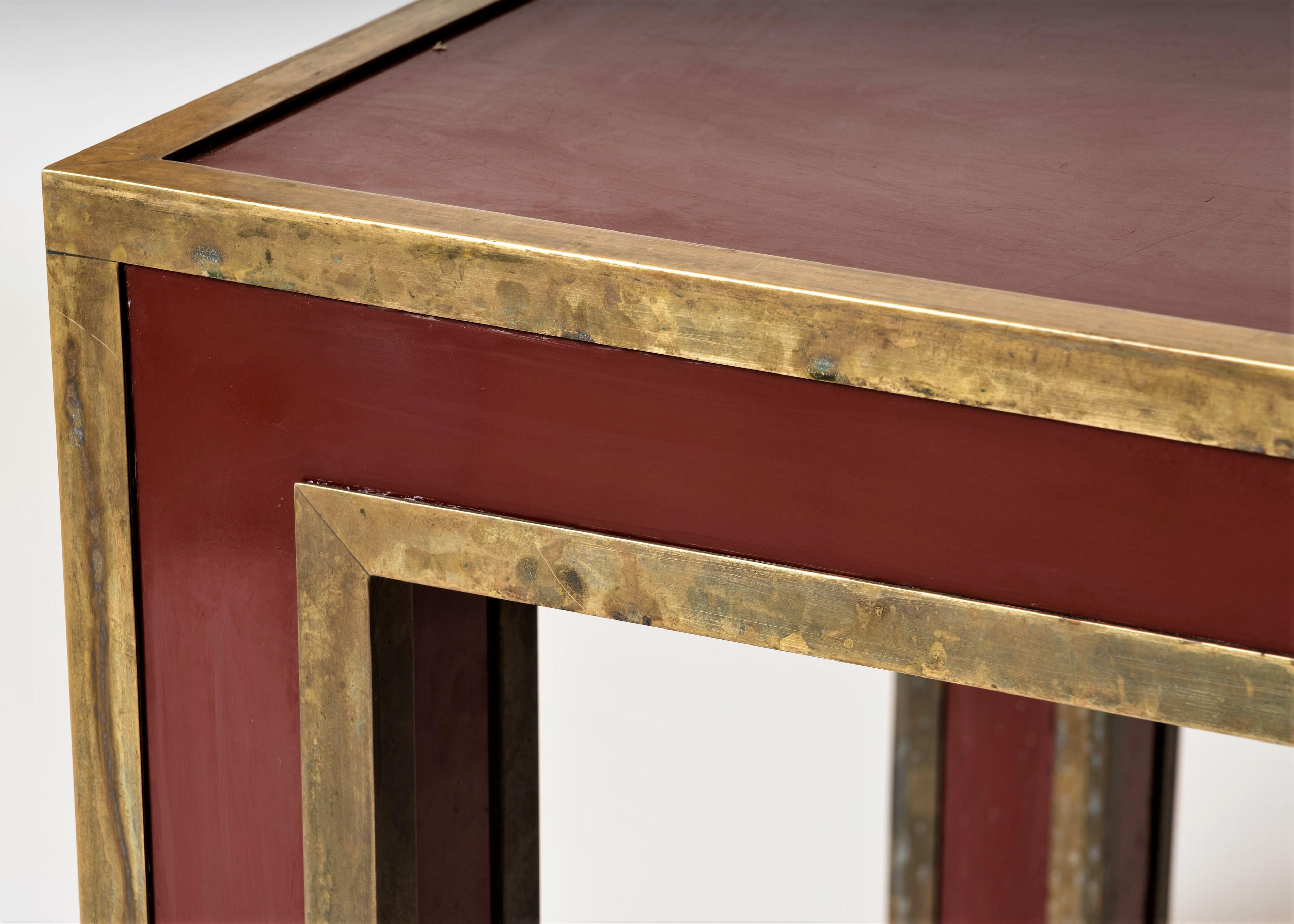 Late 20th Century Red Lacquer Laminate & Patinated Brass Edges Side Table, France, 1970s For Sale