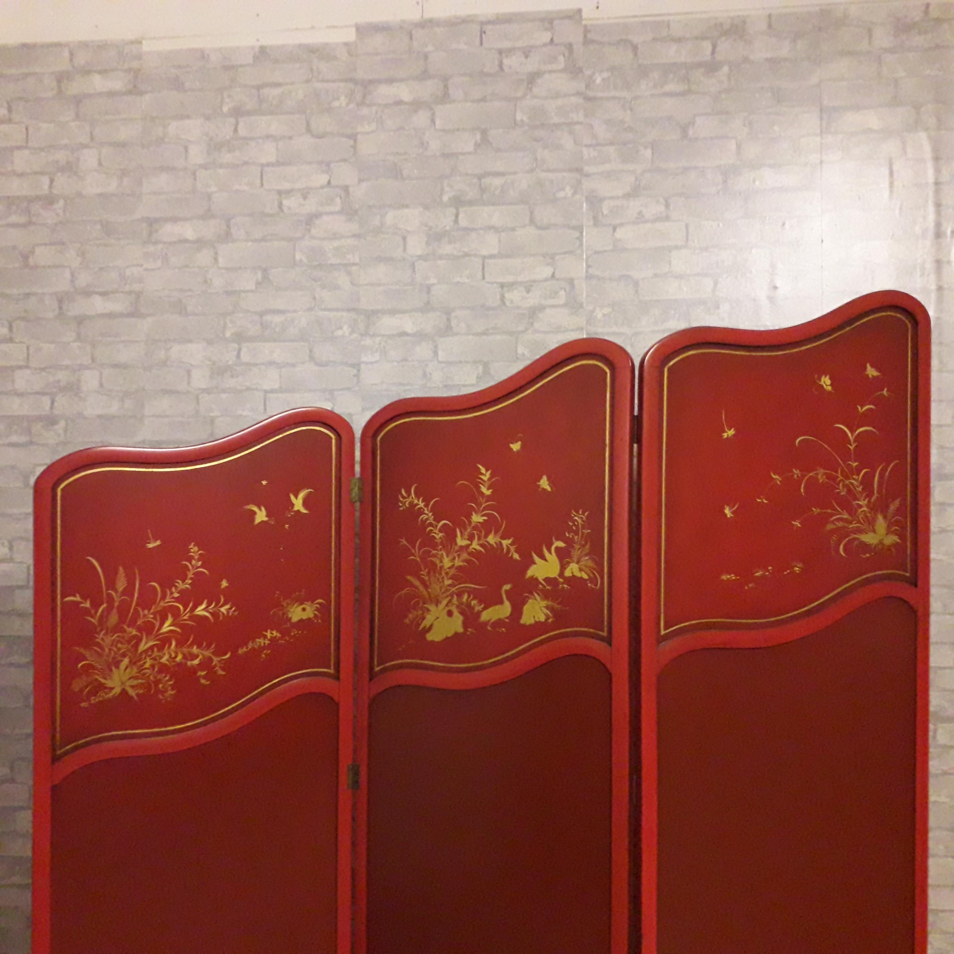 Red Lacquer Scarlet Chinoiserie Screen In Excellent Condition In Cranbrook, Kent