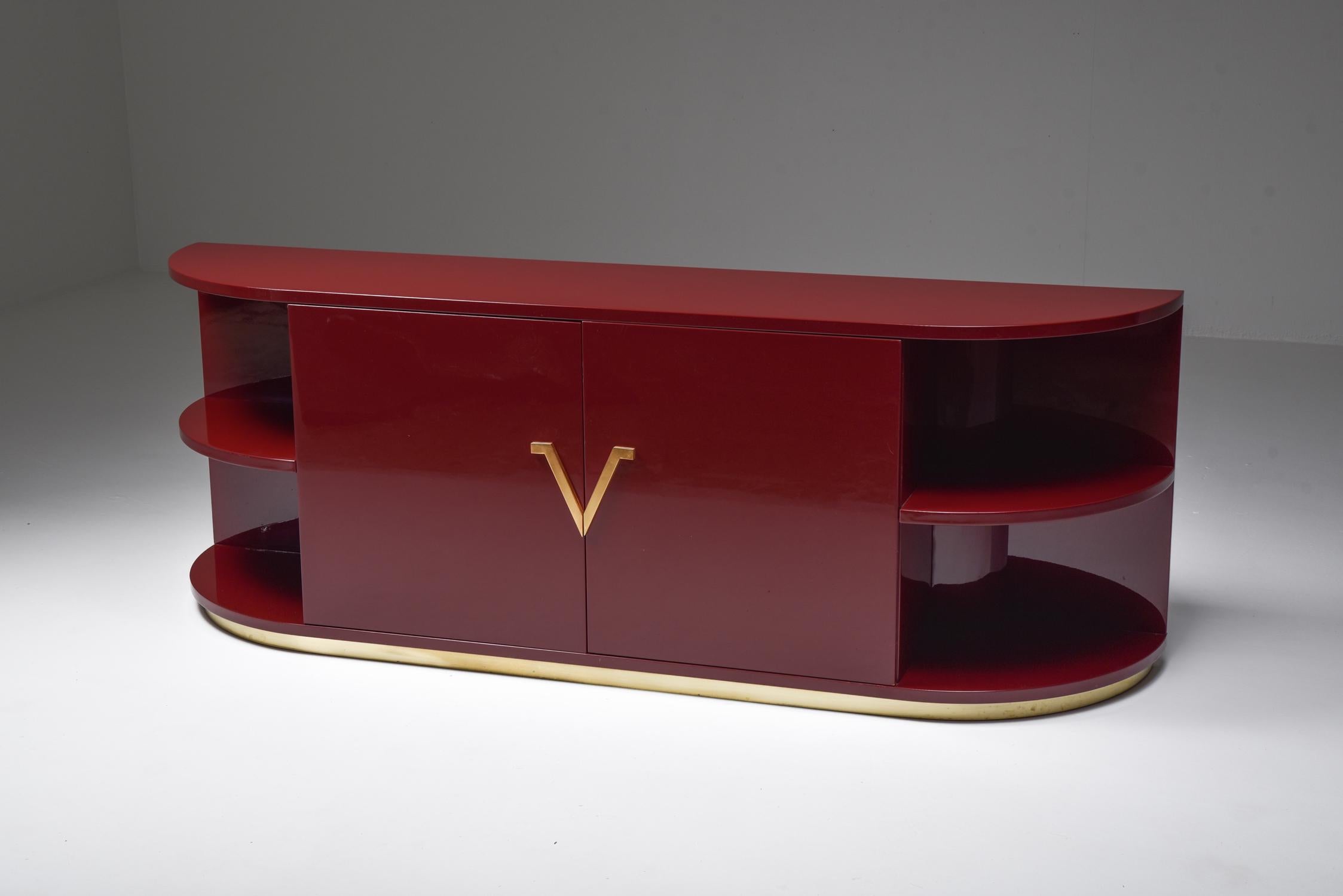 Burgundy red lacquer credenza with brass details, Italy, 1980s.

Would fit well in an eclectic chic decor inspired by Hollywood regency.
 