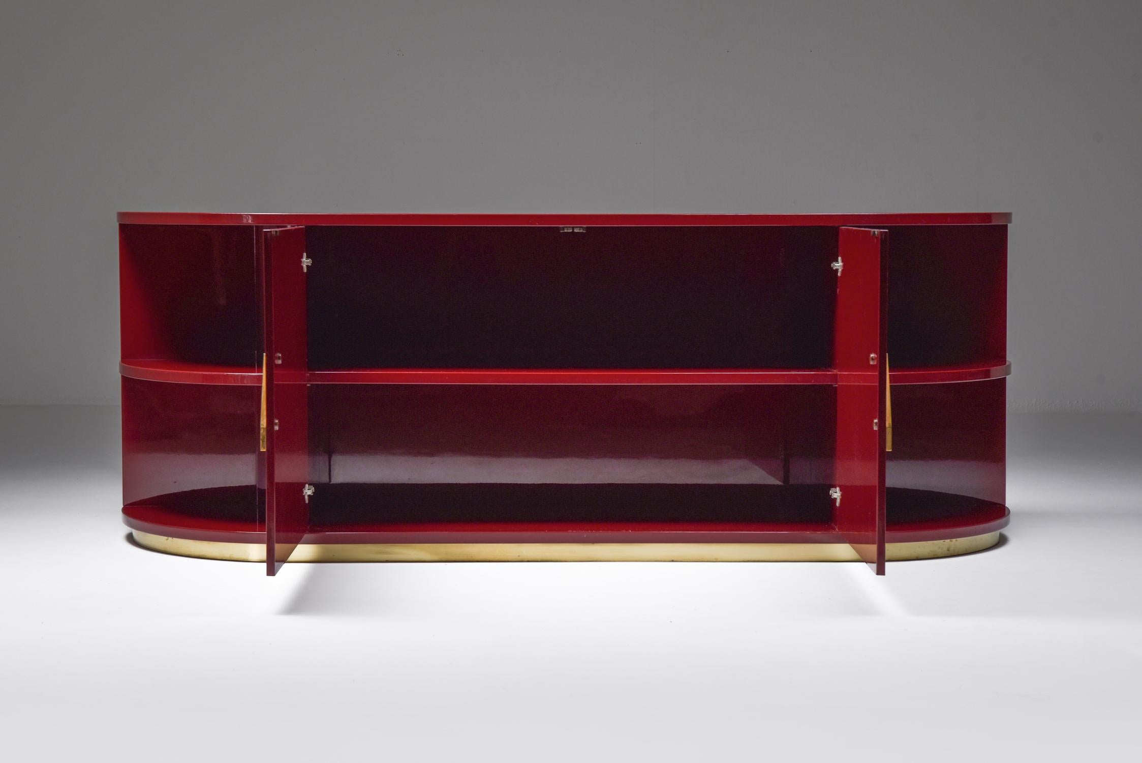 Red Lacquer Sideboard with Brass Details In Good Condition In Antwerp, BE