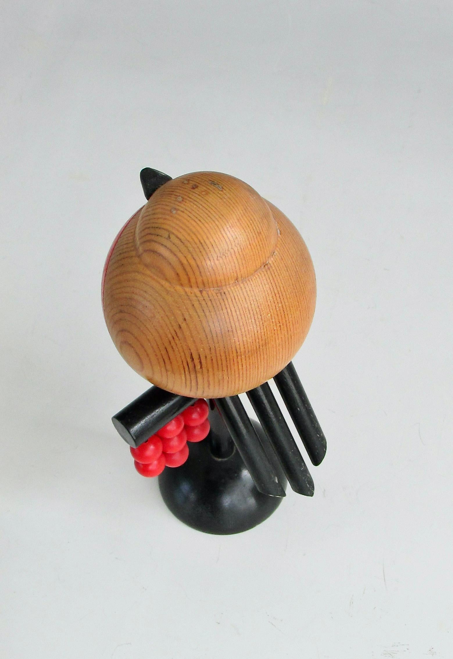 Escultura abstracta de pájaro en madera de abeto lacada roja Kaija Aarikka Finlandia en venta 7