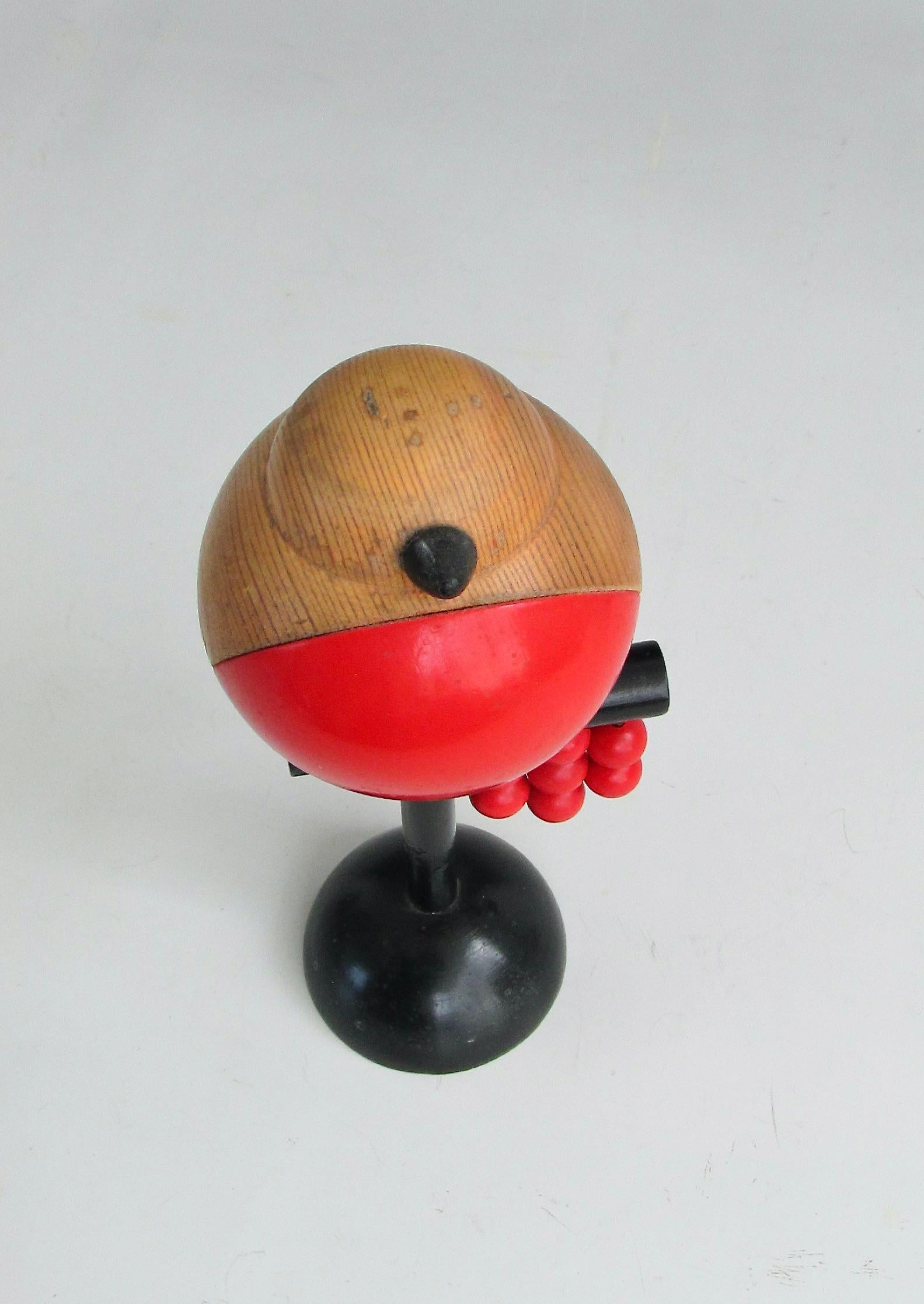 Escultura abstracta de pájaro en madera de abeto lacada roja Kaija Aarikka Finlandia en venta 8