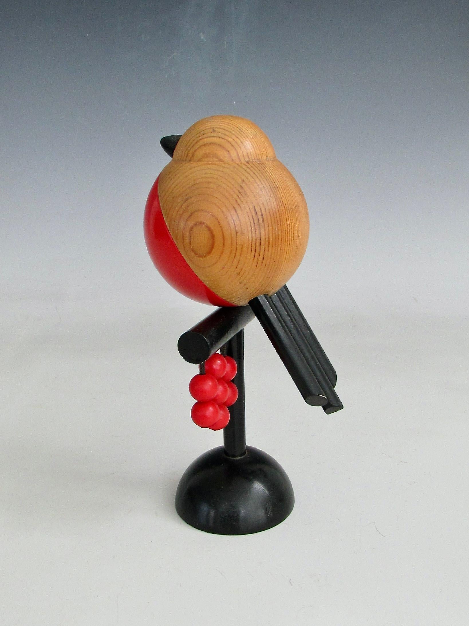 Escultura abstracta de pájaro en madera de abeto lacada roja Kaija Aarikka Finlandia en Bueno estado para la venta en Ferndale, MI