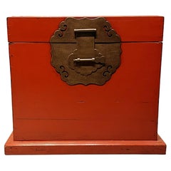 Red Lacquer Trunk