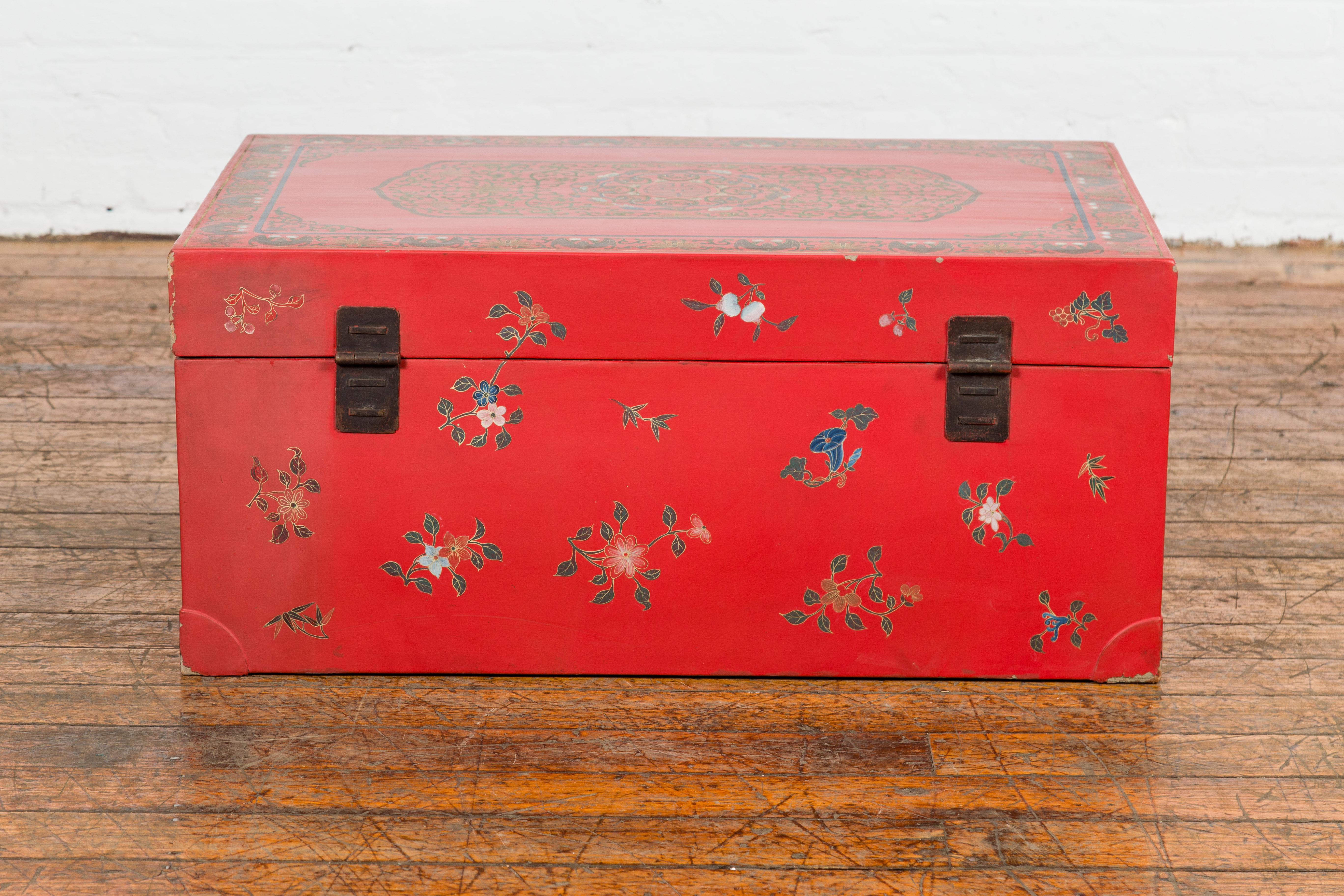 Red Lacquer Trunk with Flowers, Birds and Calligraphy Motifs For Sale 13