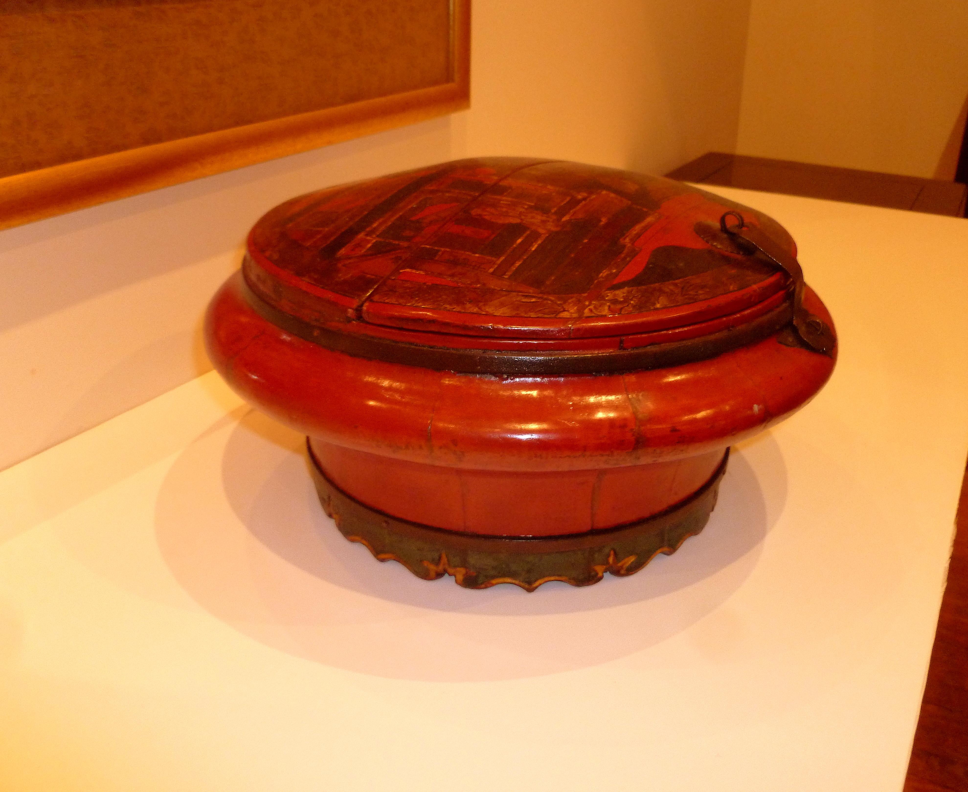 Early 20th Century Red Lacquer Wedding Container For Sale