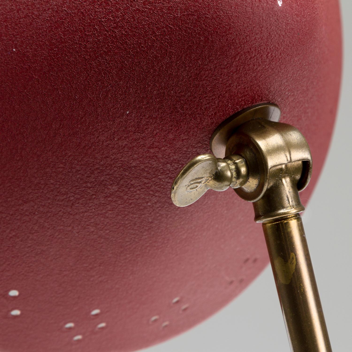 Red Lacquered Aluminium and Brass Table Lamp by Gnosjö Konstsmide, Sweden, 1950s For Sale 3
