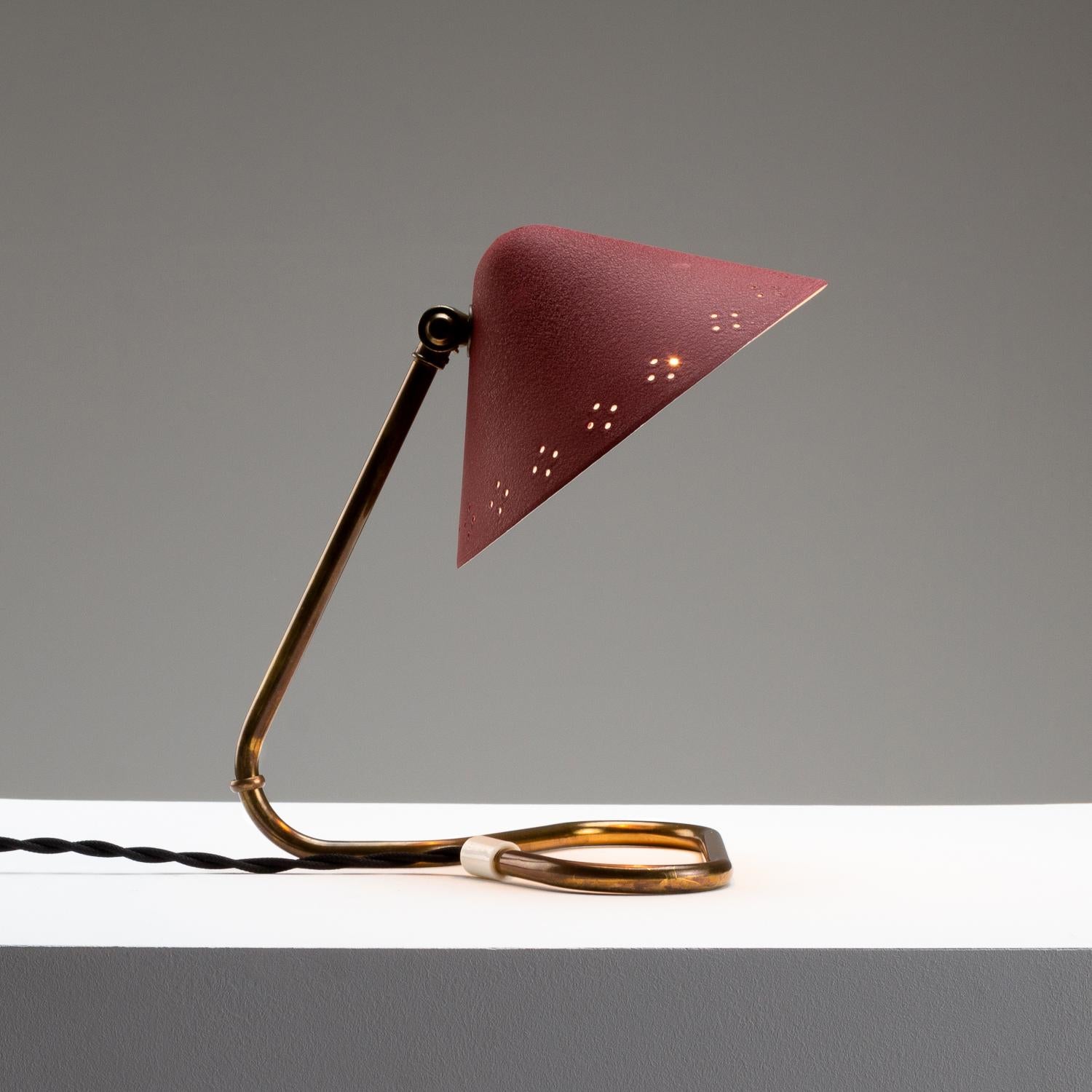 Red lacquered aluminium and brass GK14 table Lamp by Gnosjö Konstsmide, Sweden, 1950s. Patina and minor scratches. Rewired and PAT tested.

