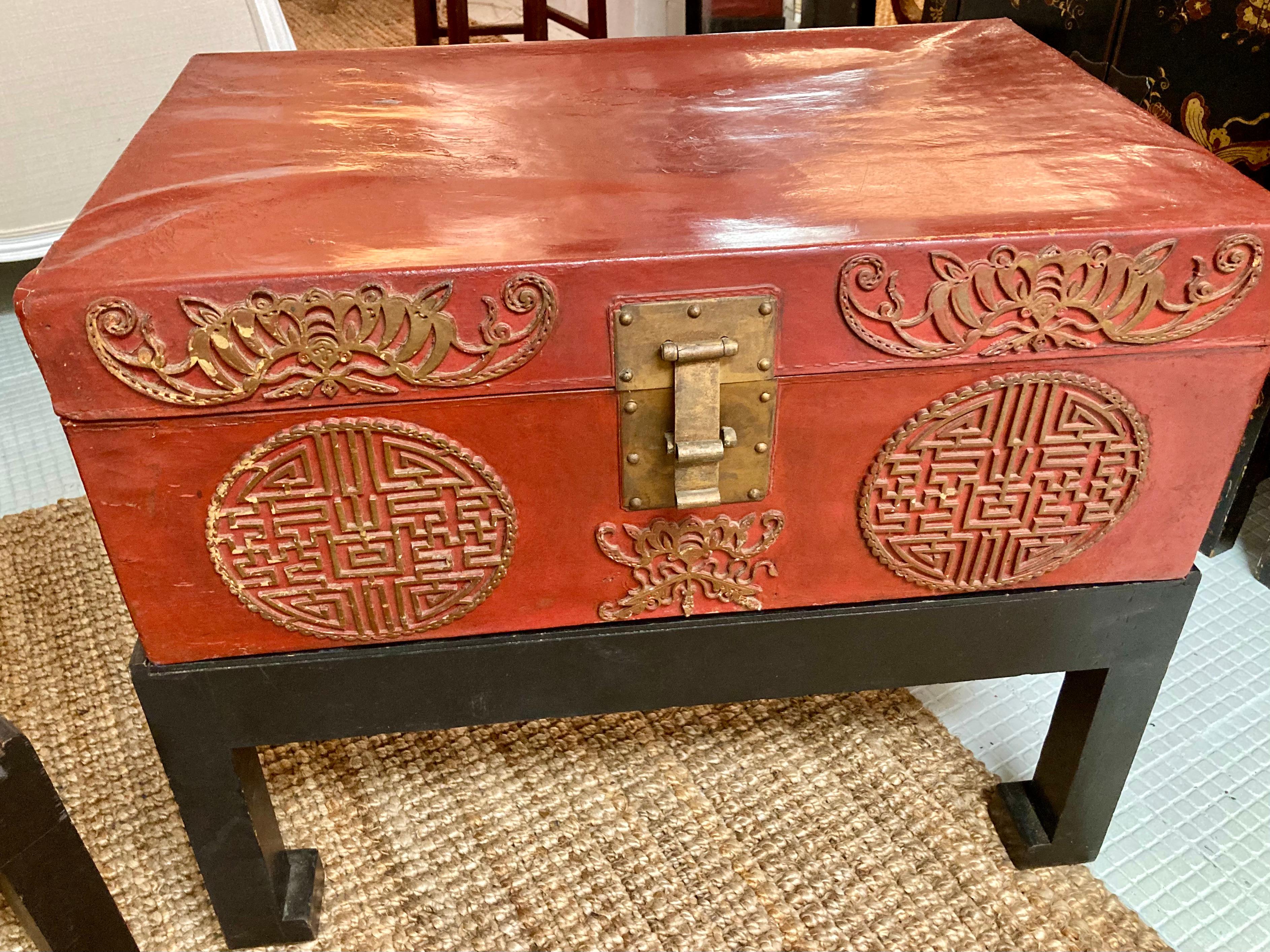 Red Lacquered Asian Trunk Side Tables on Black Stands, a Pair For Sale 1