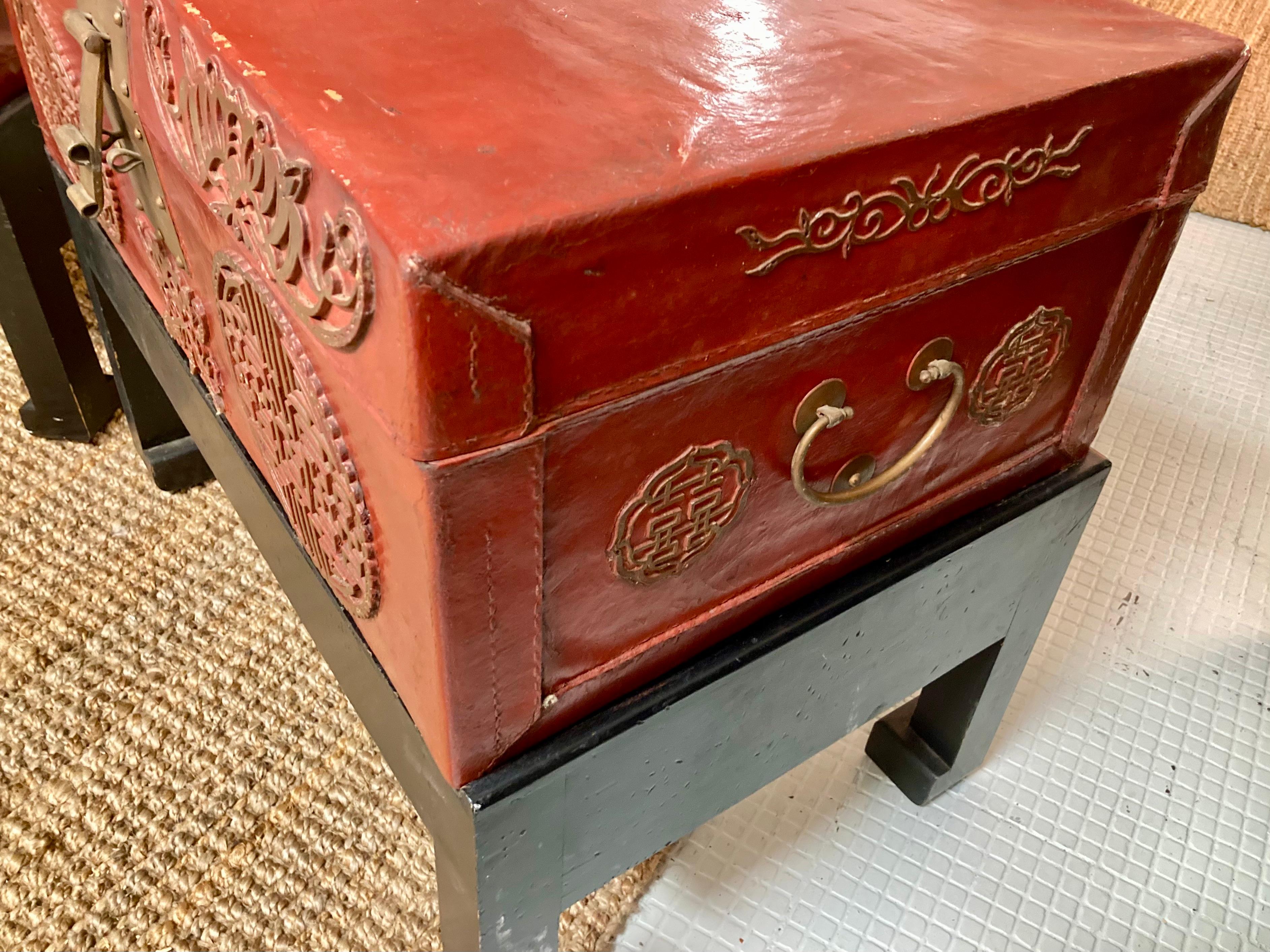Red Lacquered Asian Trunk Side Tables on Black Stands, a Pair For Sale 2