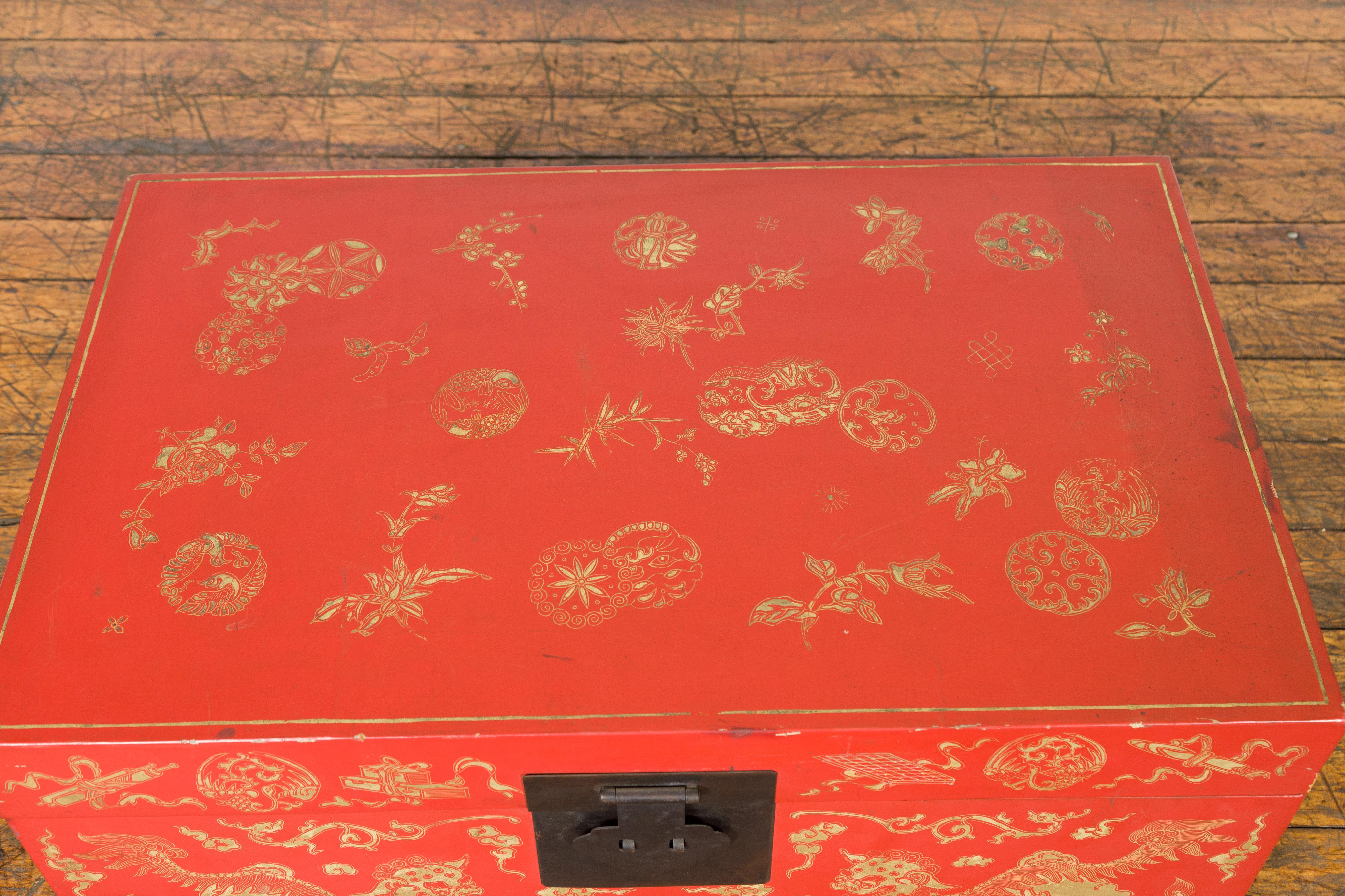 Red Lacquered Chinese Blanket Chest with Gilt Motifs and Guardian Lions For Sale 11