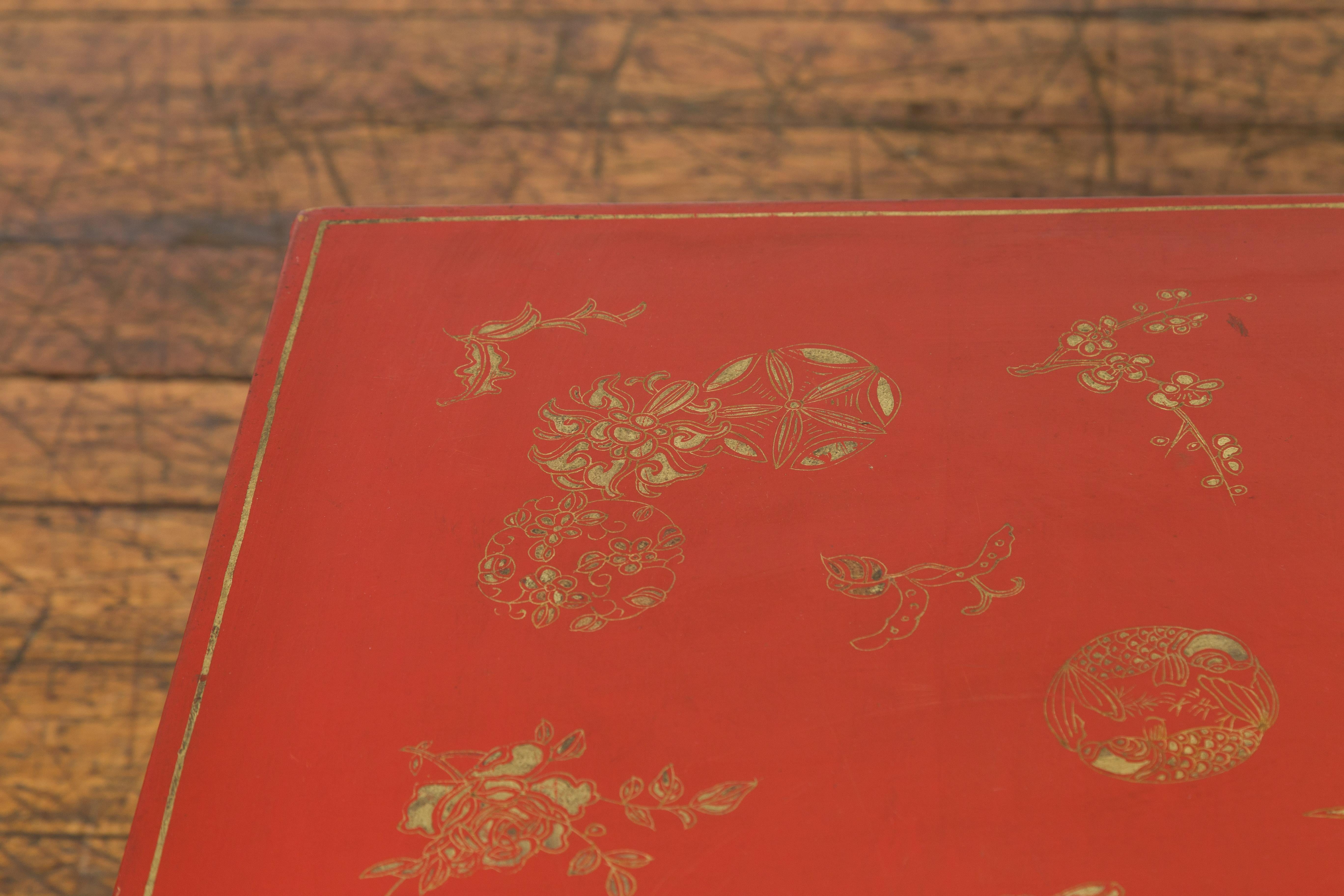 Rote lackierte chinesische Deckentruhe mit vergoldeten Motiven und Guardian-Löwen im Angebot 10