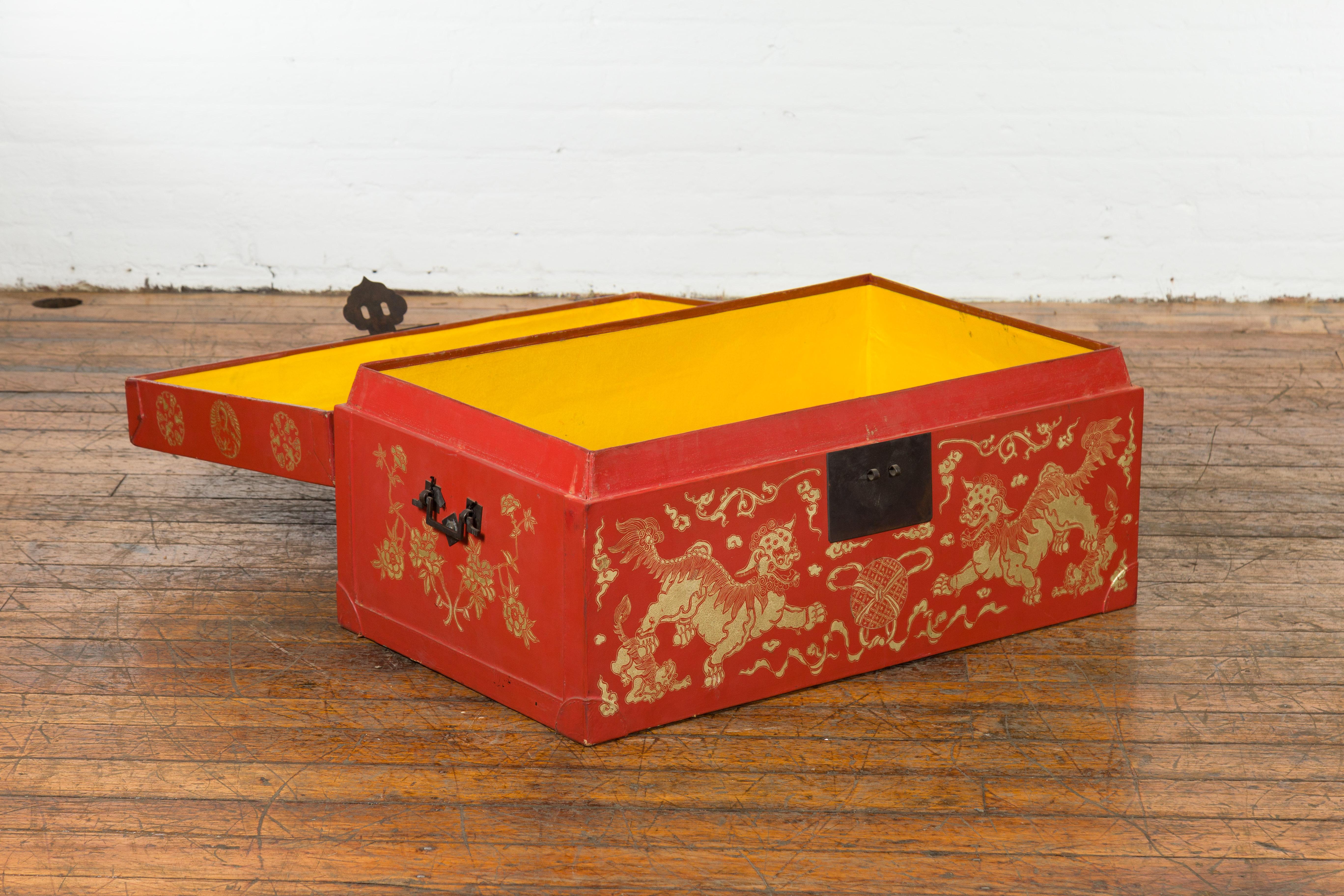 Red Lacquered Chinese Blanket Chest with Gilt Motifs and Guardian Lions For Sale 4