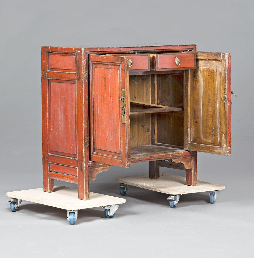 Red Lacquered Chinese Cabinet from Ningbo In Fair Condition In Vienna, AT