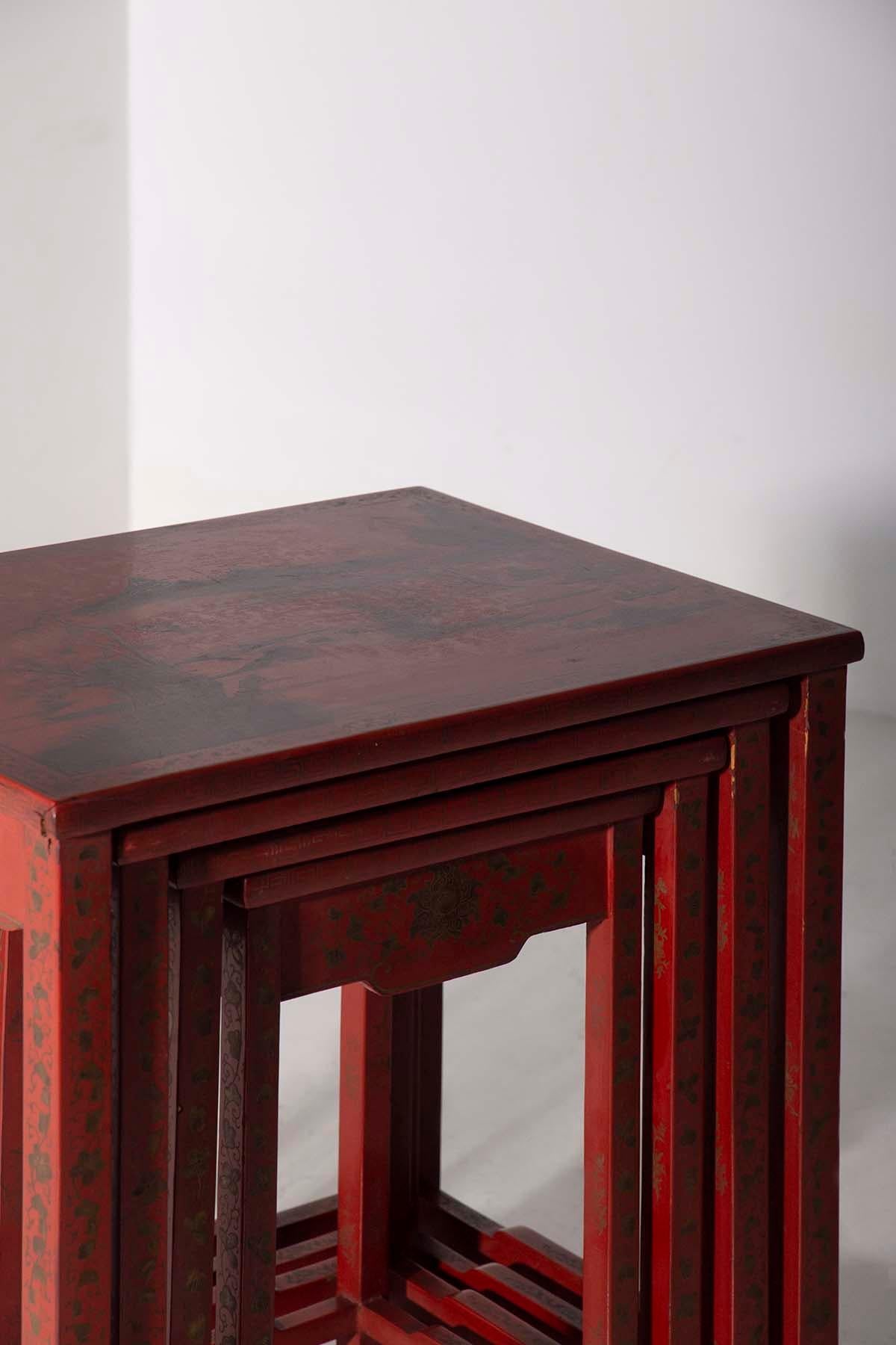 Red lacquered Chinese Quartetto table nest 19-20th century For Sale 4