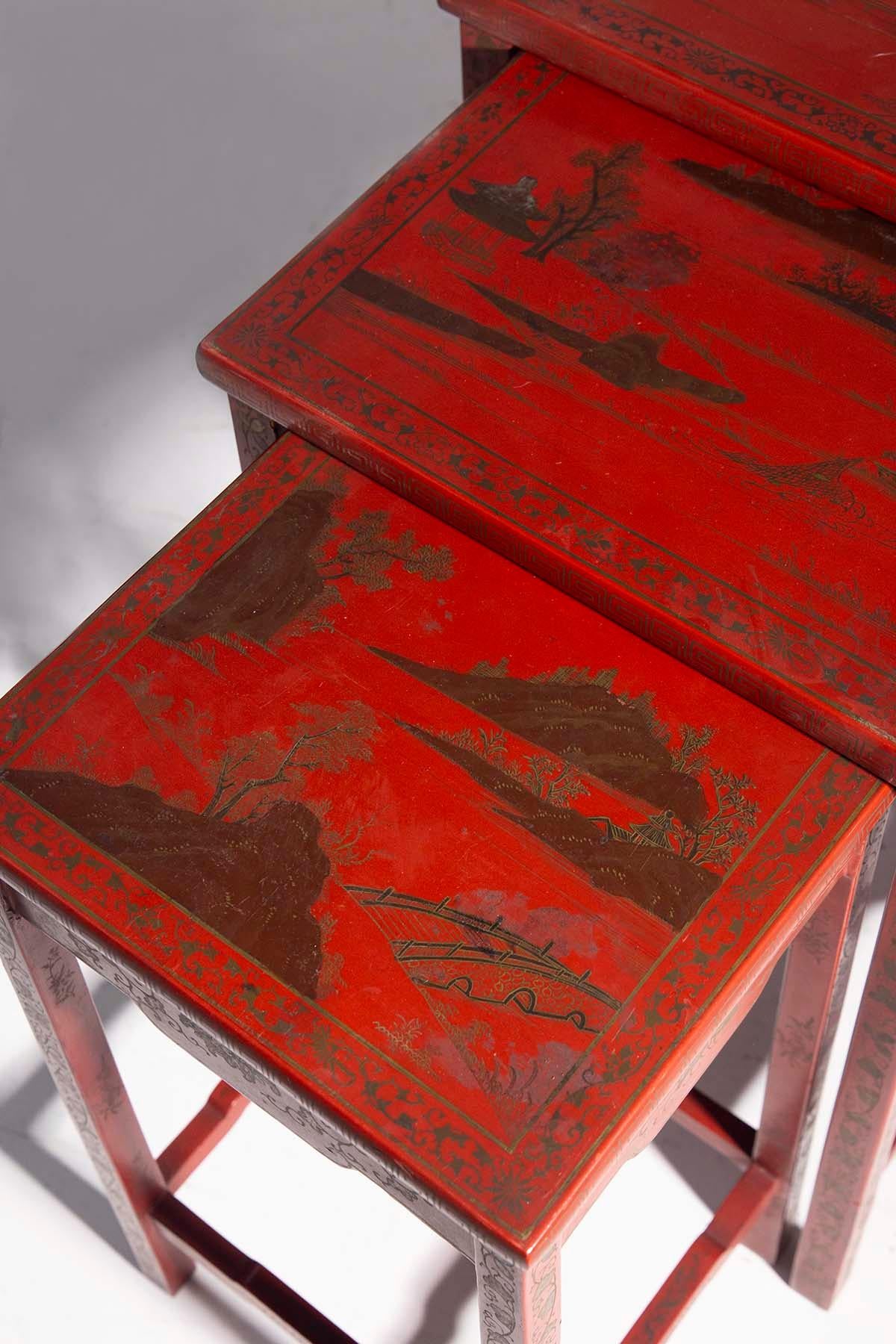 Bois nid de table quartetto chinois laqué rouge 19-20e siècle en vente