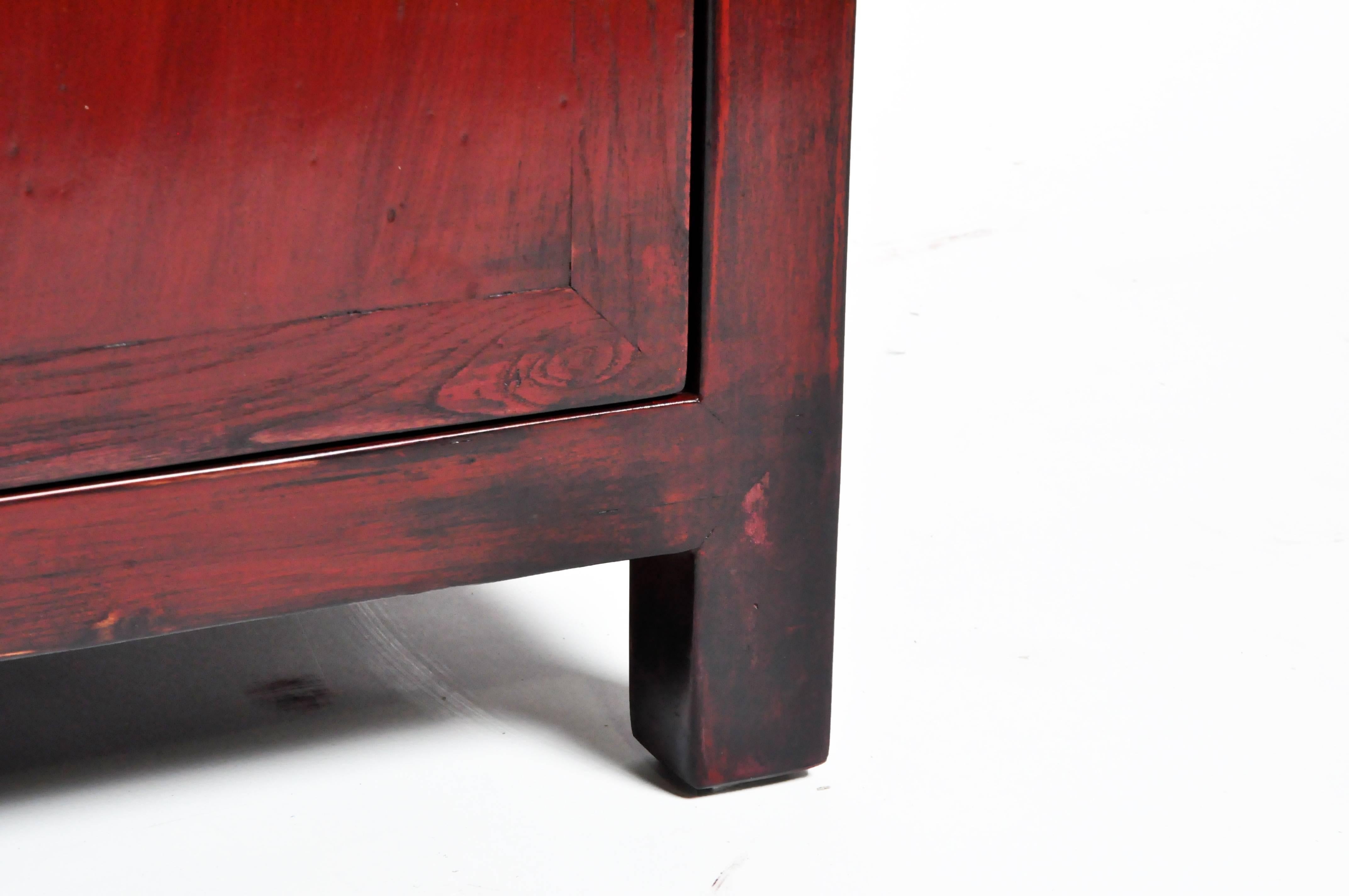 Red Lacquered Chinese Sideboard with Four Drawers and Bi-Folding Doors 8