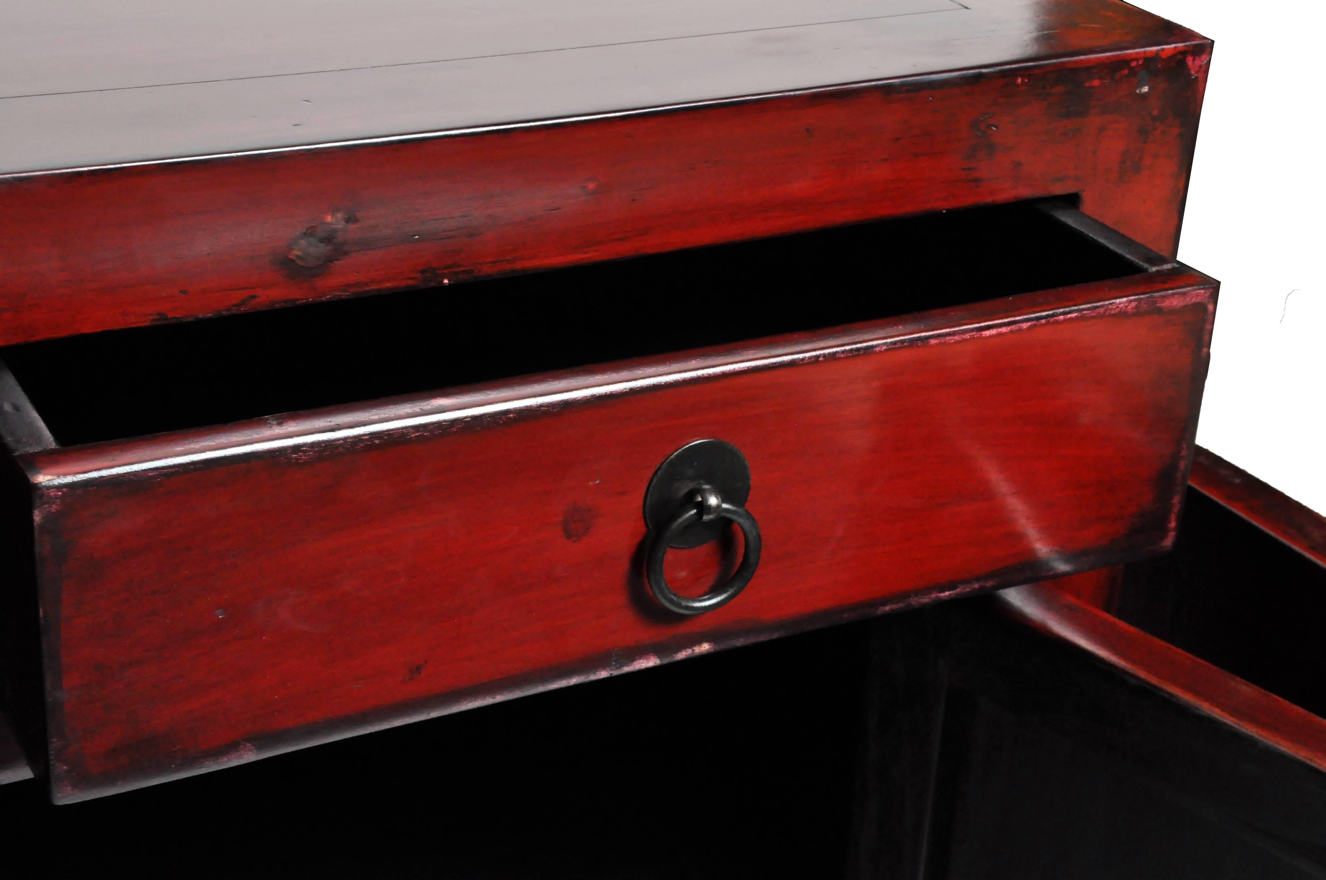 Red Lacquered Chinese Sideboard with Four Drawers and Bi-Folding Doors 11