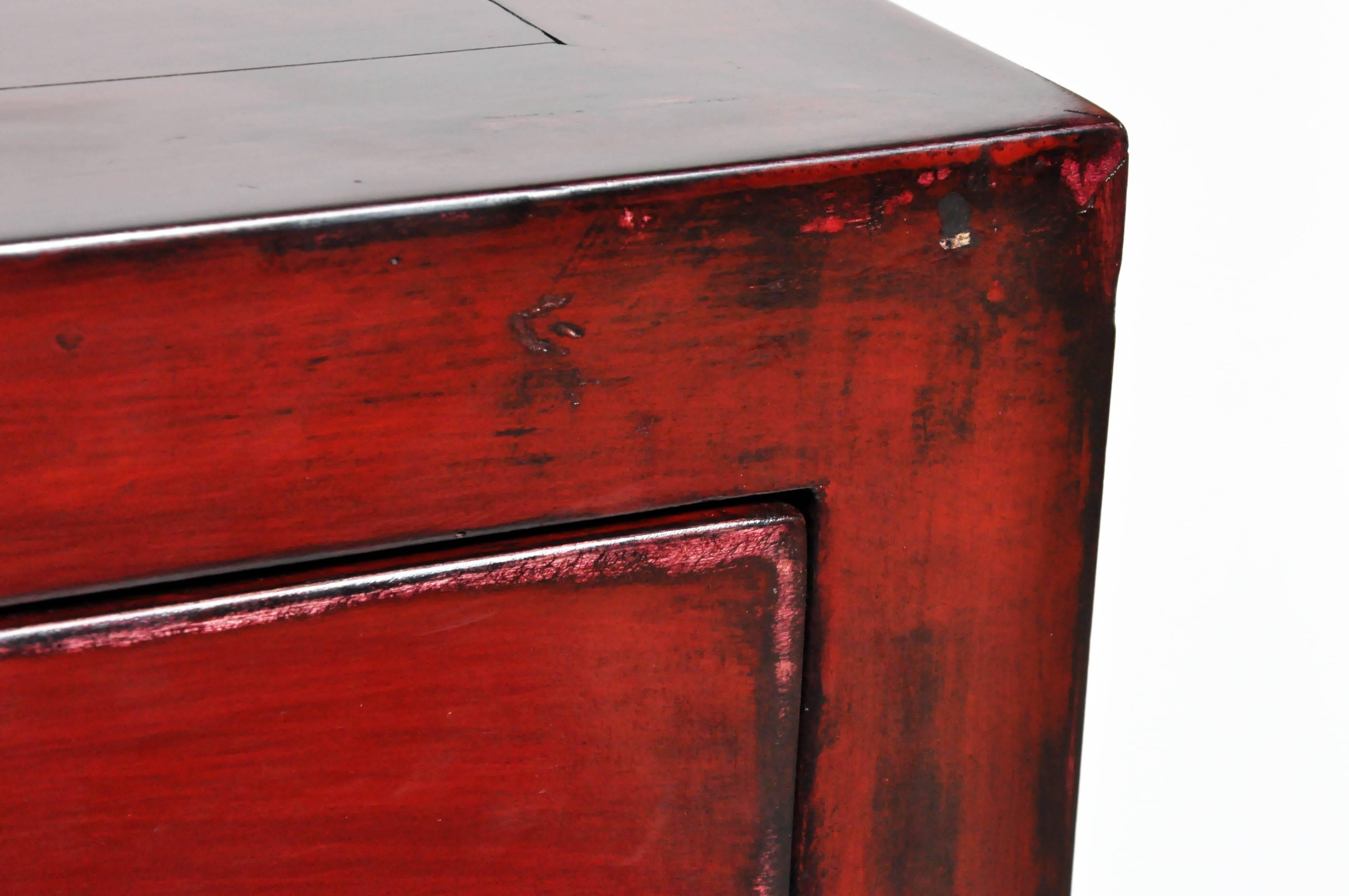 Red Lacquered Chinese Sideboard with Four Drawers and Bi-Folding Doors 3