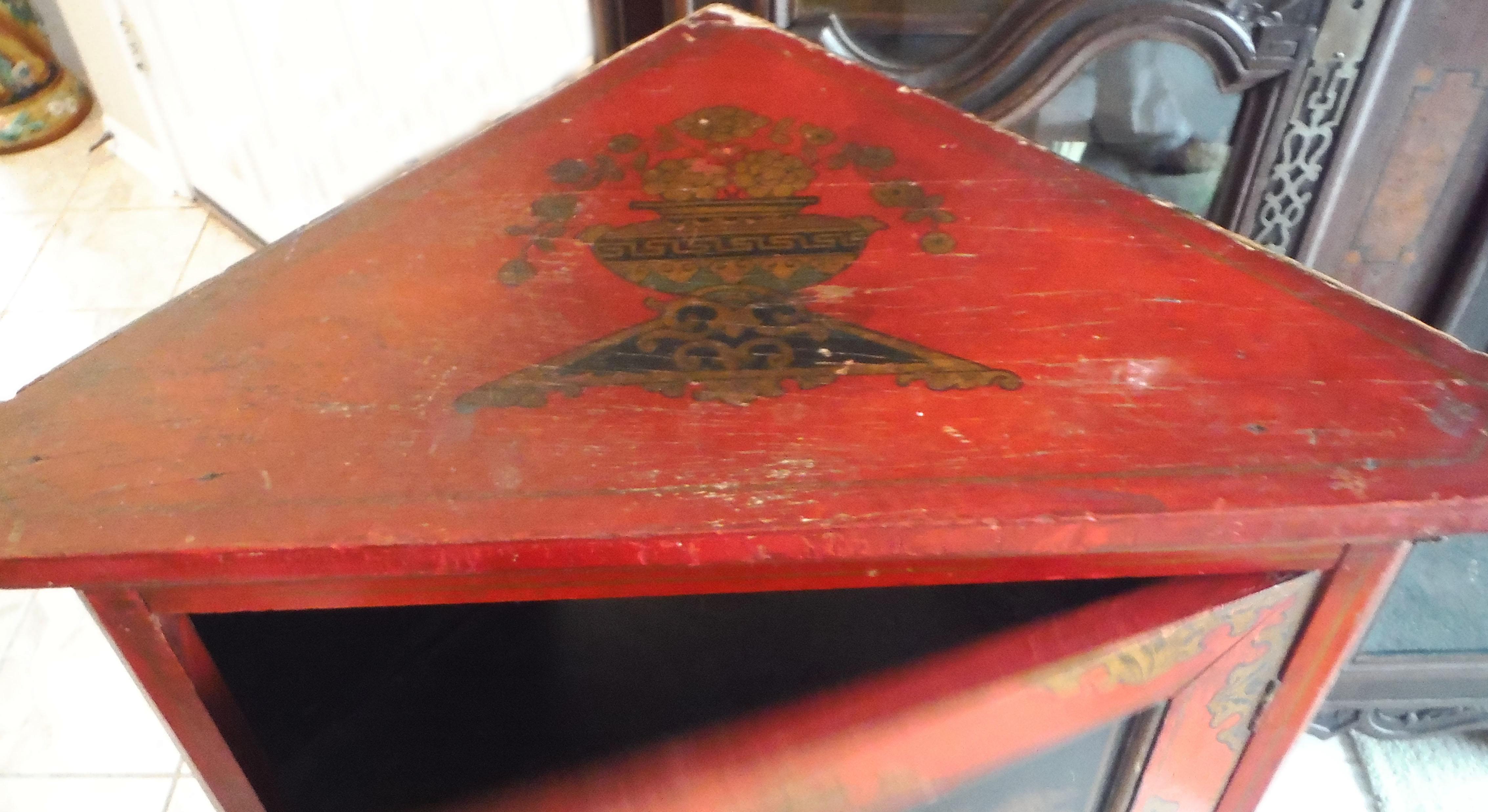 Red Lacquered Chinoiserie Corner Cabinet In Good Condition For Sale In Austin, TX