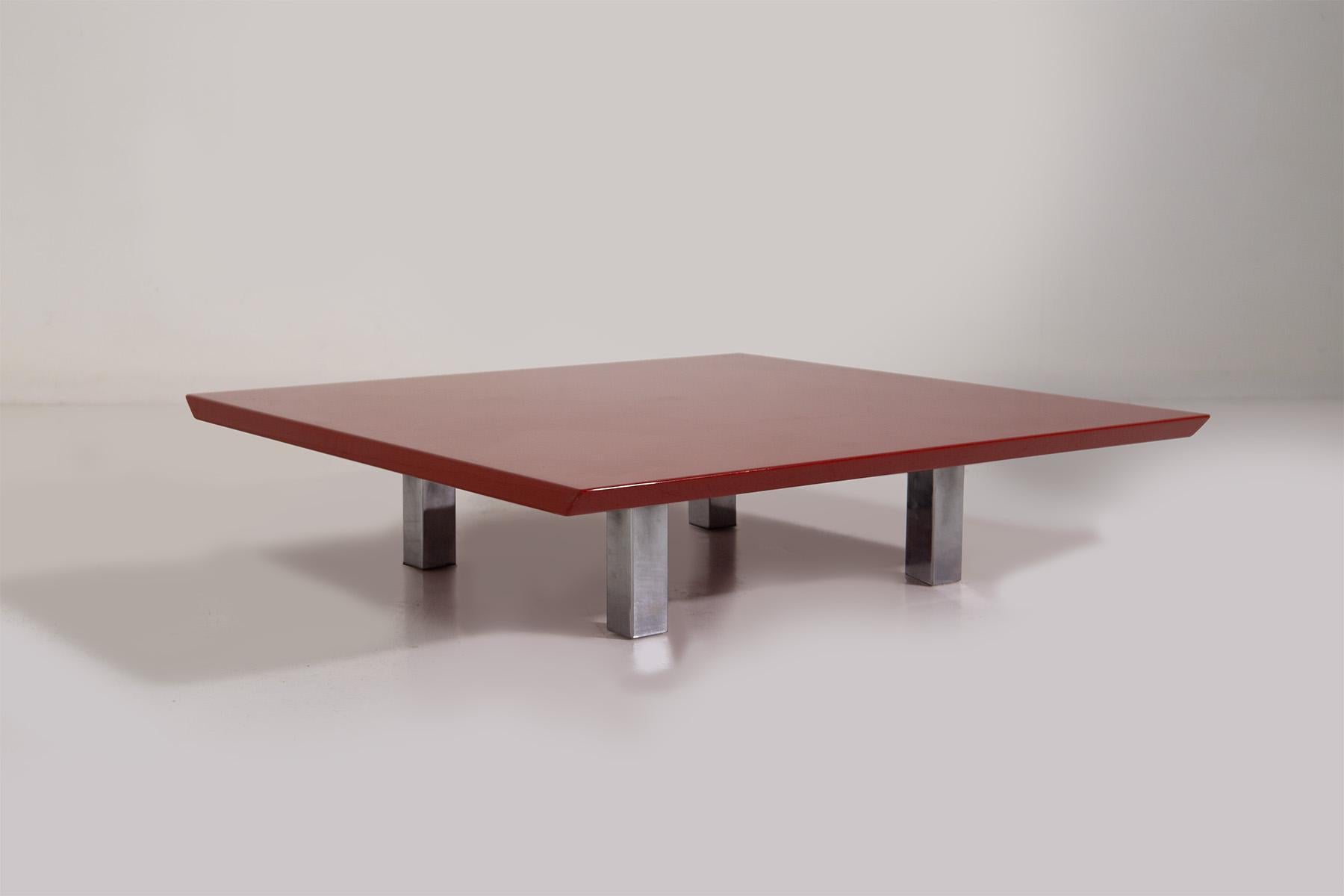 Italian Red lacquered coffee table by Vittorio Introini for Saporiti For Sale