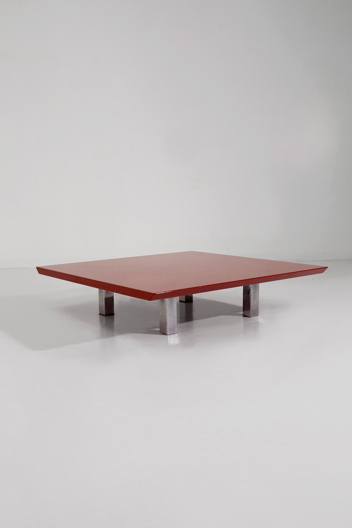 Metal Red lacquered coffee table by Vittorio Introini for Saporiti For Sale