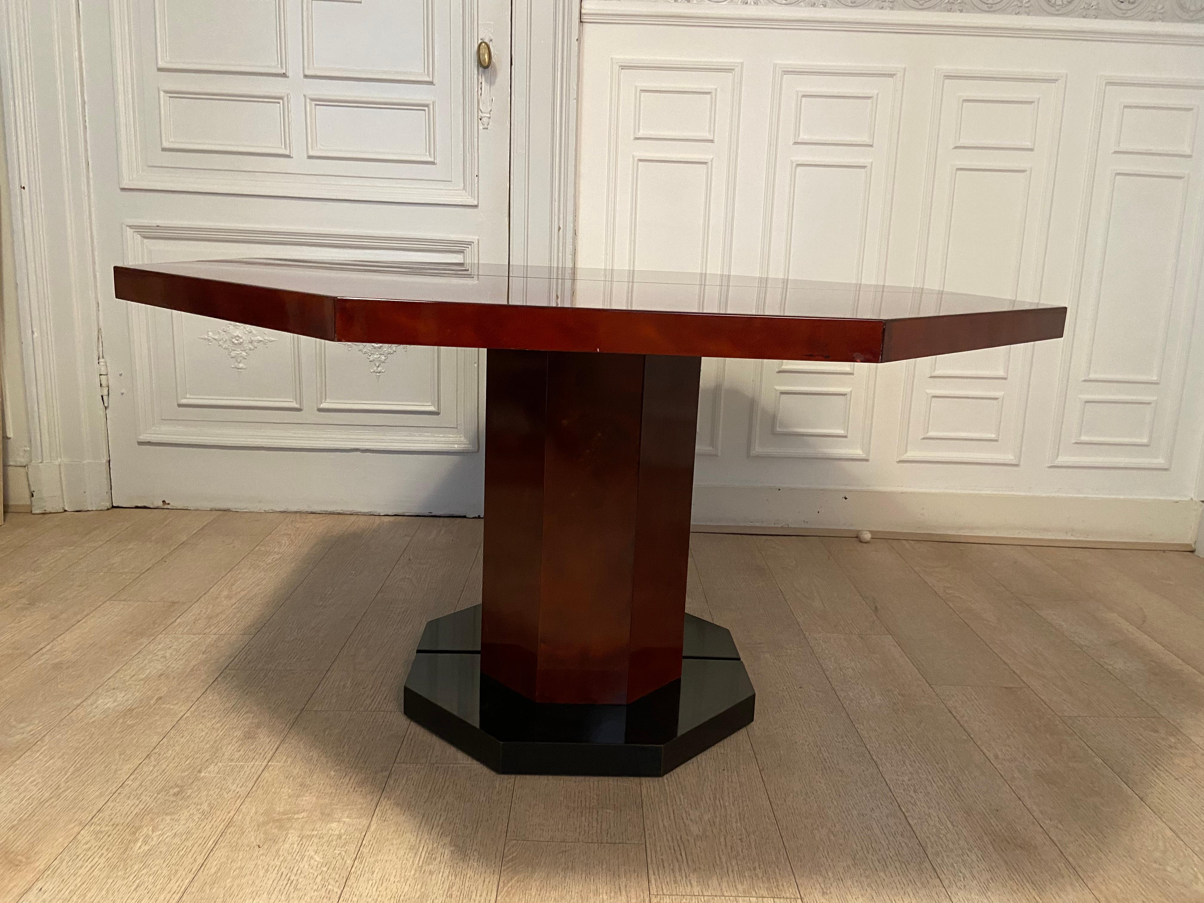 Mid-Century Modern Red lacquered dining table and gold dust, 1970s For Sale