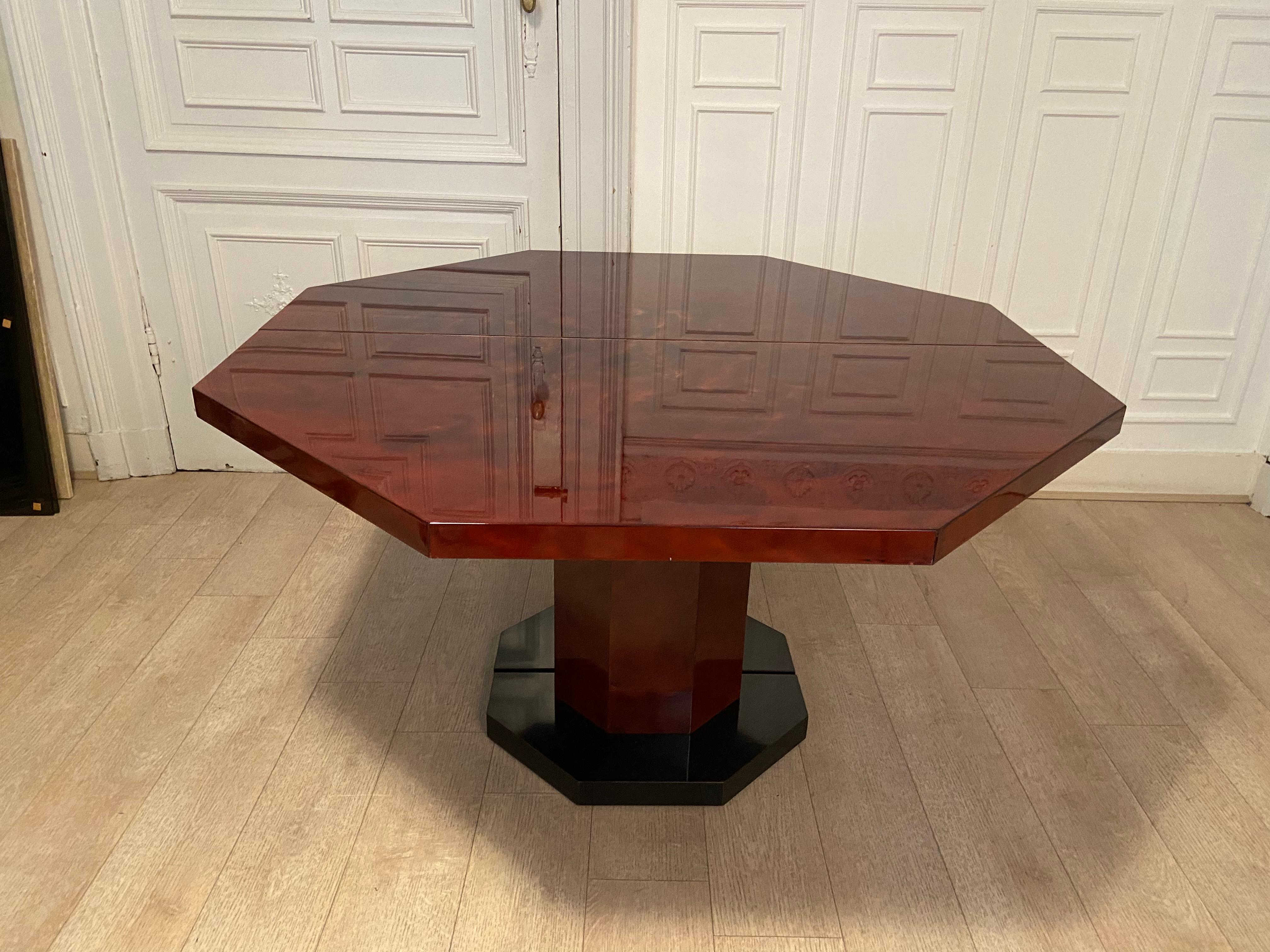 European Red lacquered dining table and gold dust, 1970s For Sale