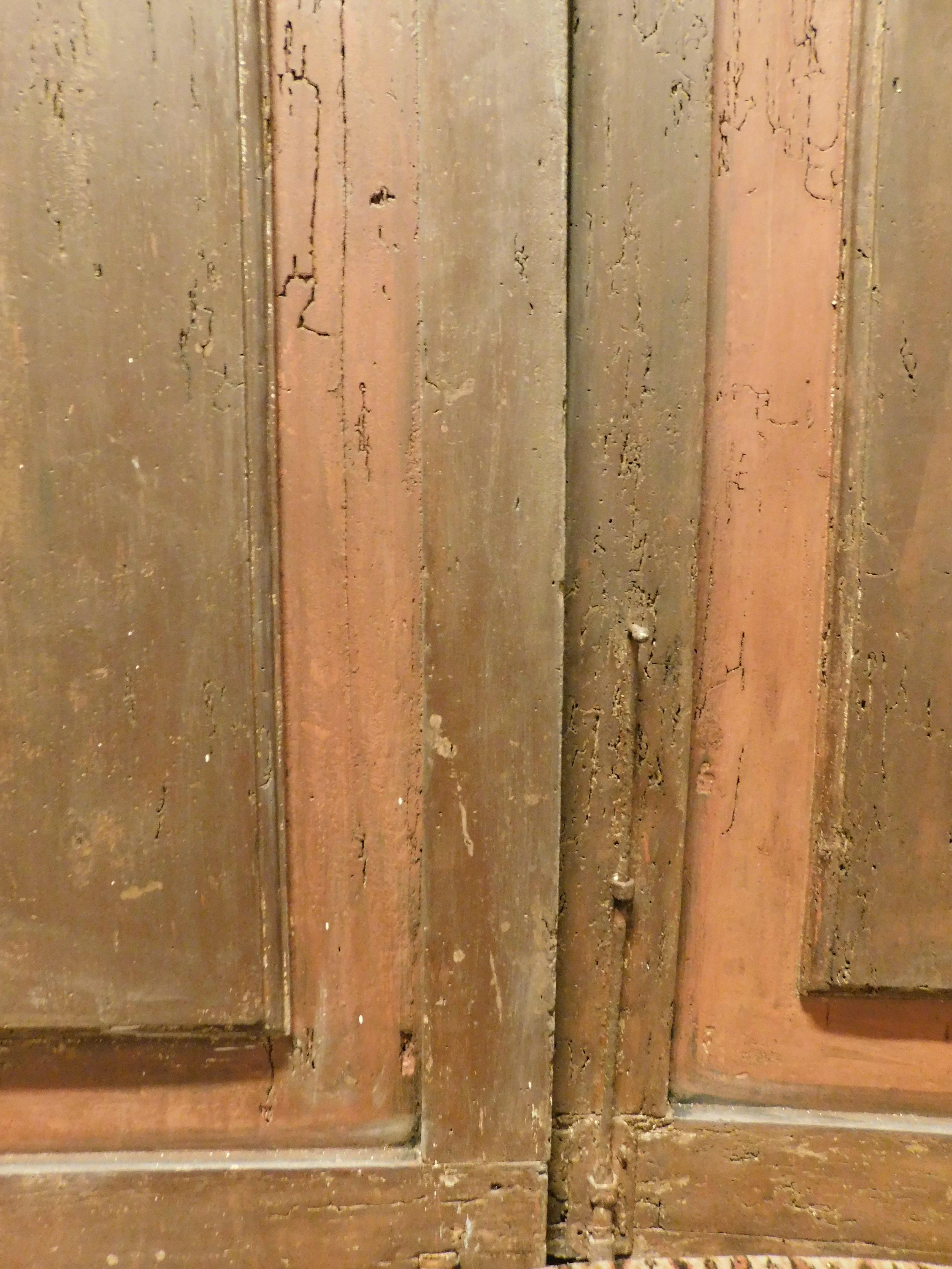 Peint à la main Porte double intérieure laquée rouge avec boulon en fer, Italie en vente