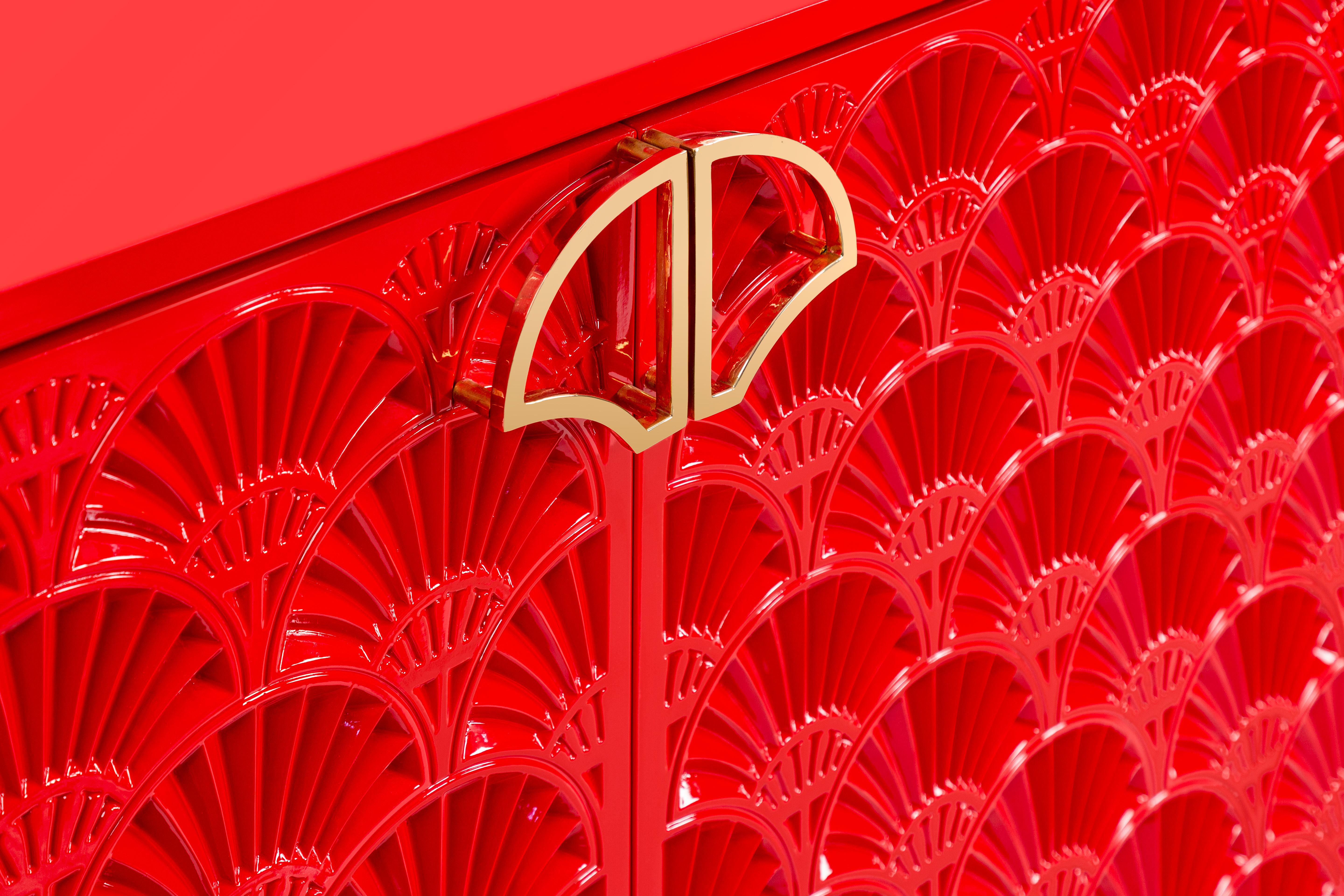 Rot lackiertes Luxus-Sideboard mit modernem Lotus-Muster und Lotus-Griff aus Messing (Moderne) im Angebot