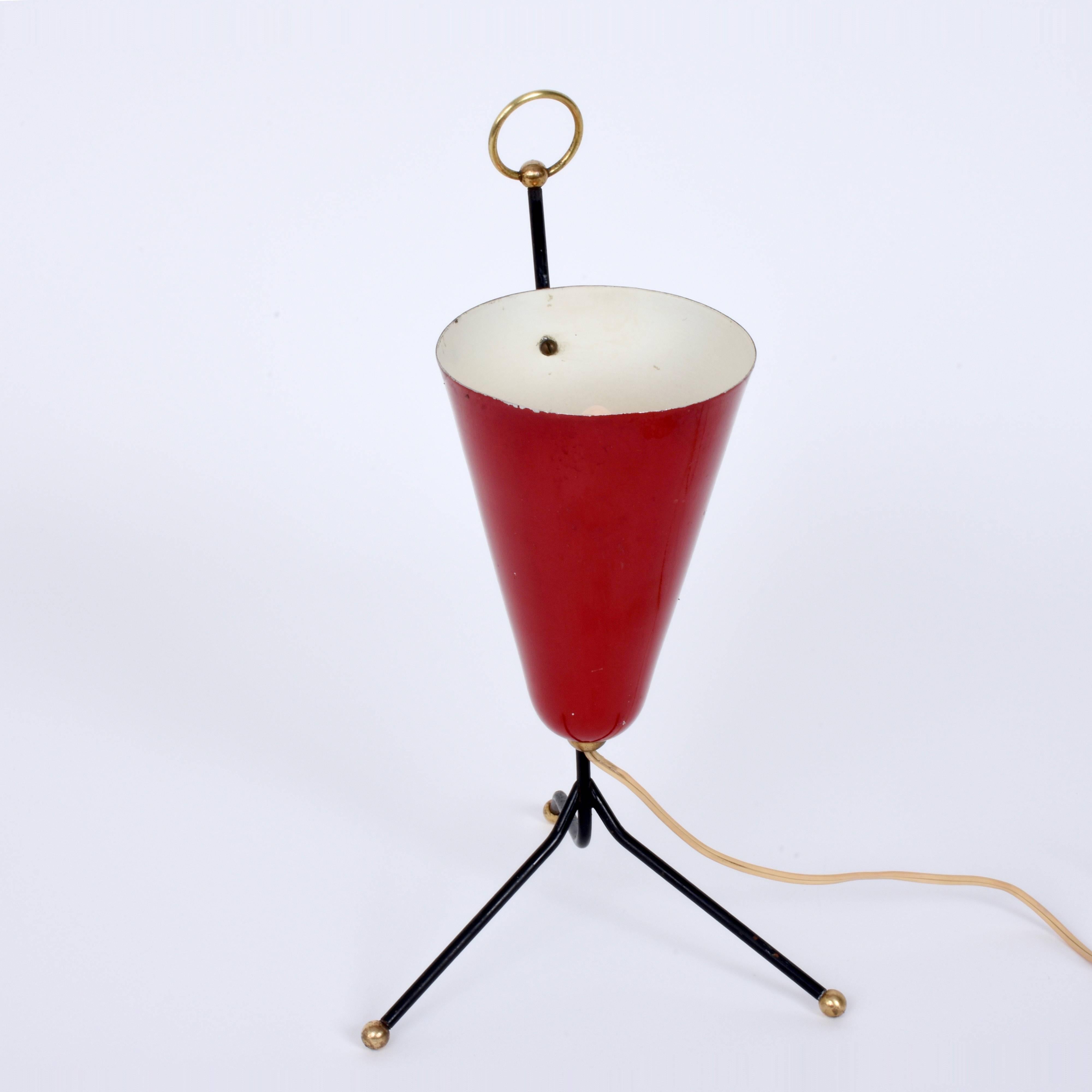 Red Lacquered Metal and Brass Conical Italian Table Lamp with Tripod, 1950s For Sale 1