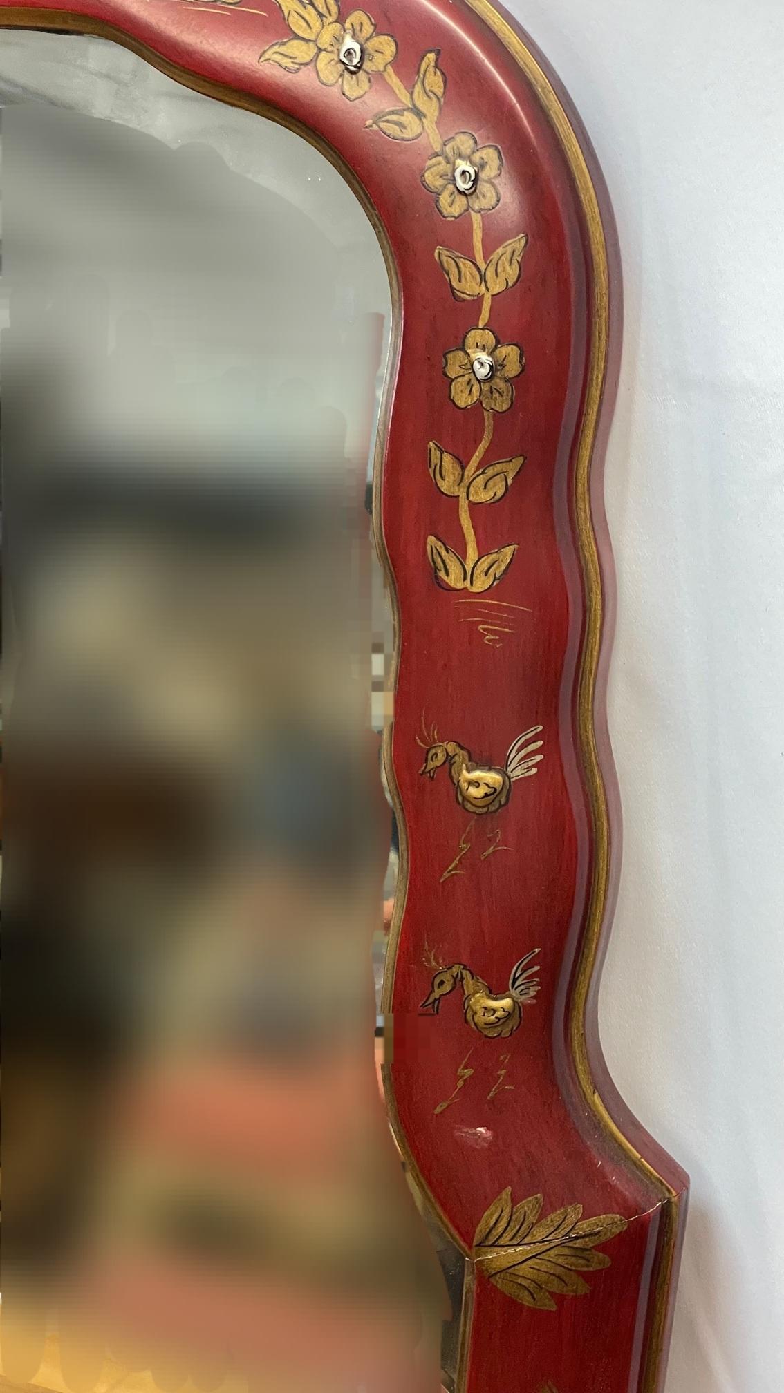 Lackierter Spiegel im Queen Anne-Stil mit asiatischem Thema
Spiegel guter Qualität mit abgeschrägter Kante
Original Label von Gumps verso