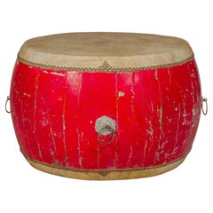Table d'appoint à tambour d'opéra laqué rouge de la Dynasty Qing avec plateau en peau et clous en laiton