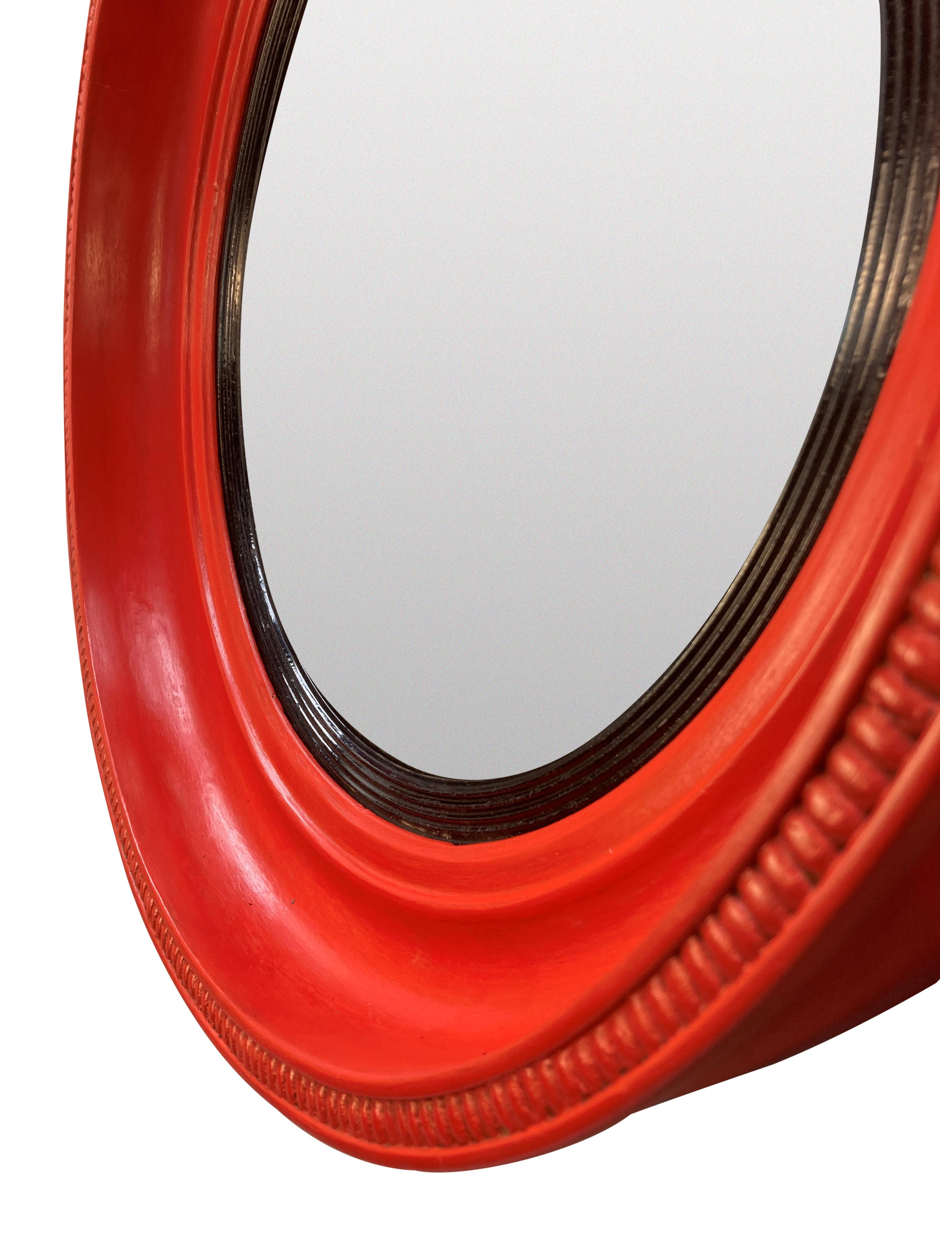 Regency Specchio convesso laccato rosso Thomas Fentham in vendita