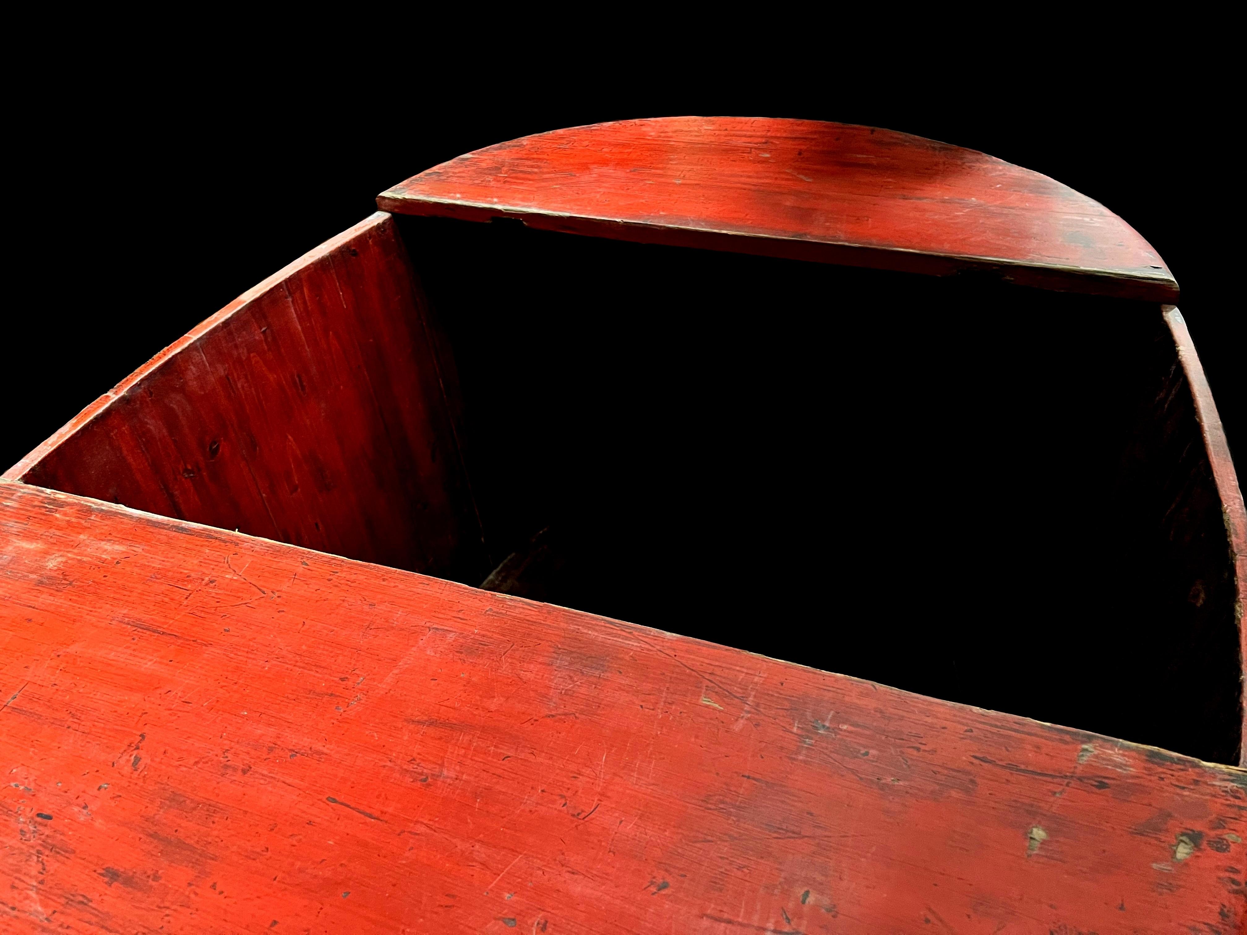 Baignoire en bois laqué rouge 1